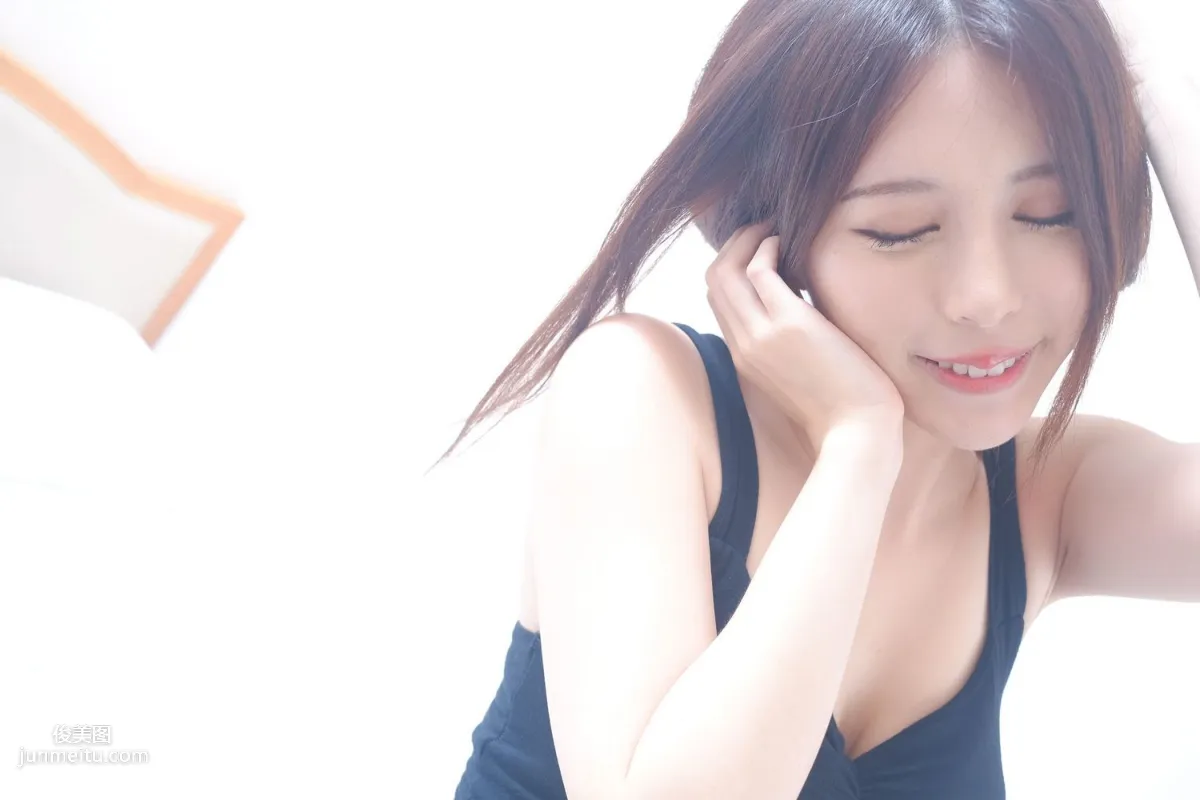 Internet Celebrity and Young Model Zhang Qijun JULIE Sweet Straps Goddess Photo Set photo 20