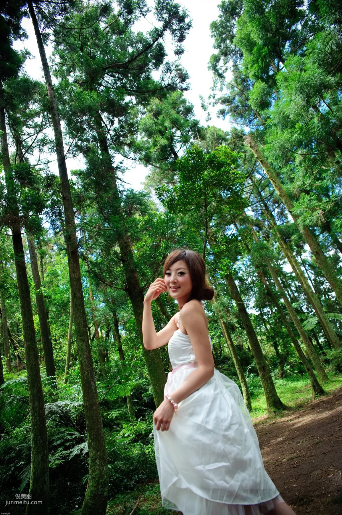 Guo Zi MM/Mikako White Waltz + Black Obsession Outdoor Photo Set photo 48