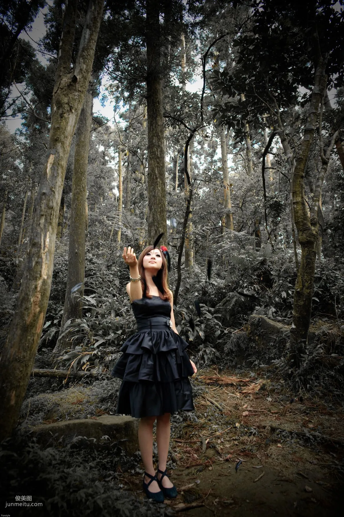 Guo Zi MM/Mikako White Waltz + Black Obsession Outdoor Photo Set photo 86