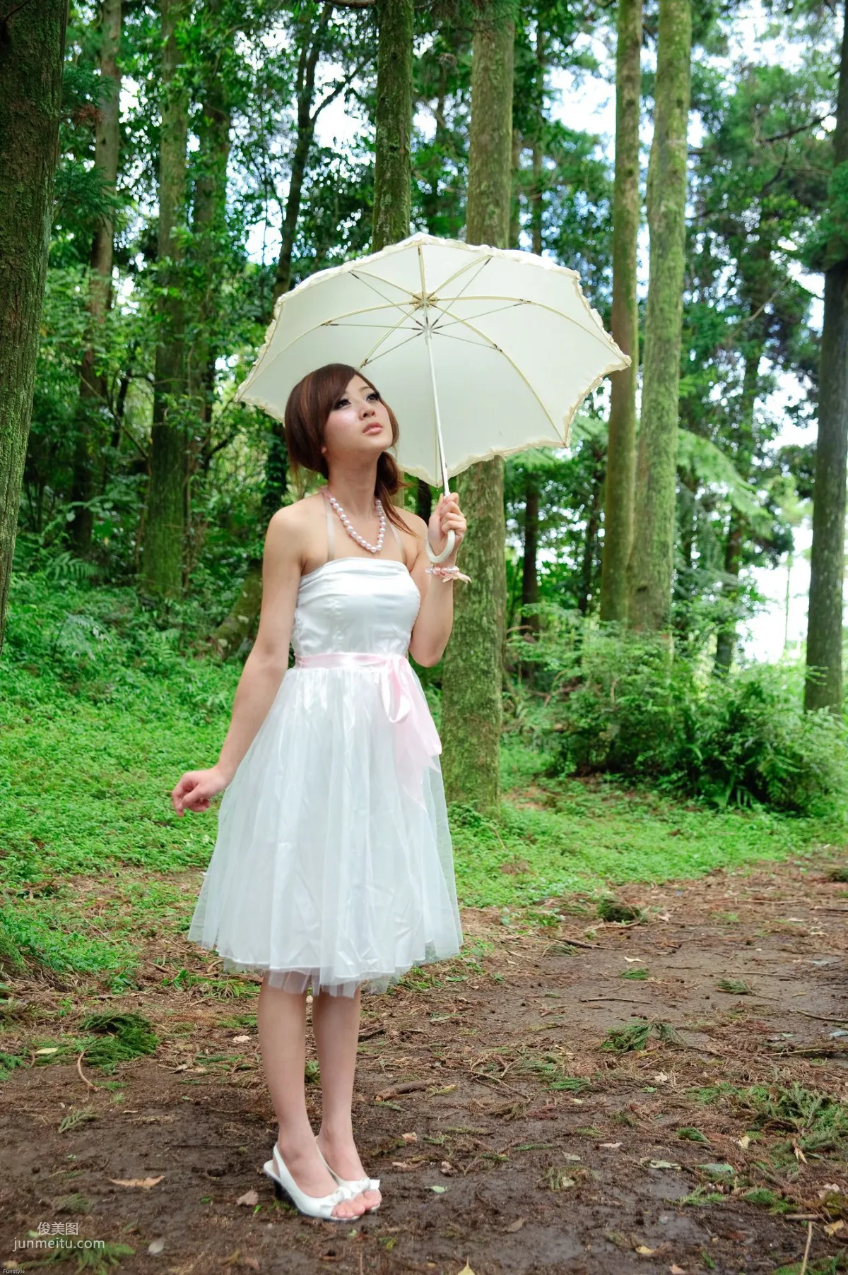 Guo Zi MM/Mikako White Waltz + Black Obsession Outdoor Photo Set photo 29