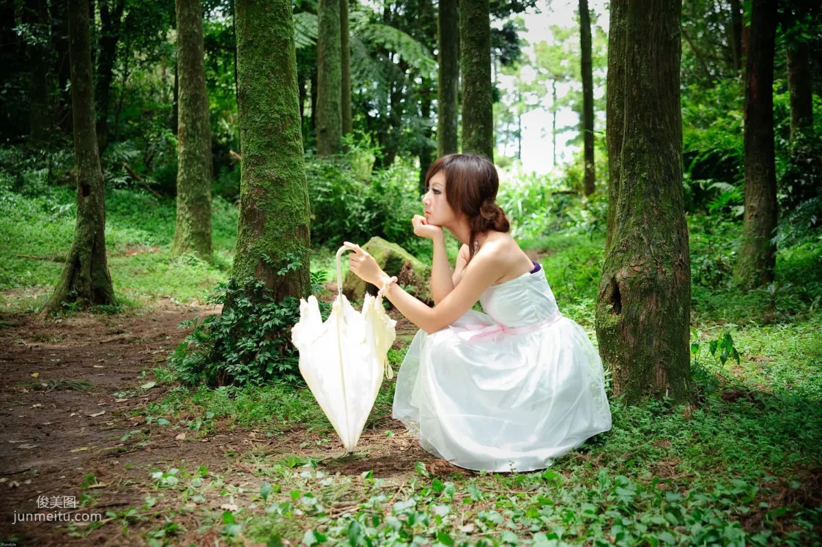Guo Zi MM/Mikako White Waltz + Black Obsession Outdoor Photo Set photo 54