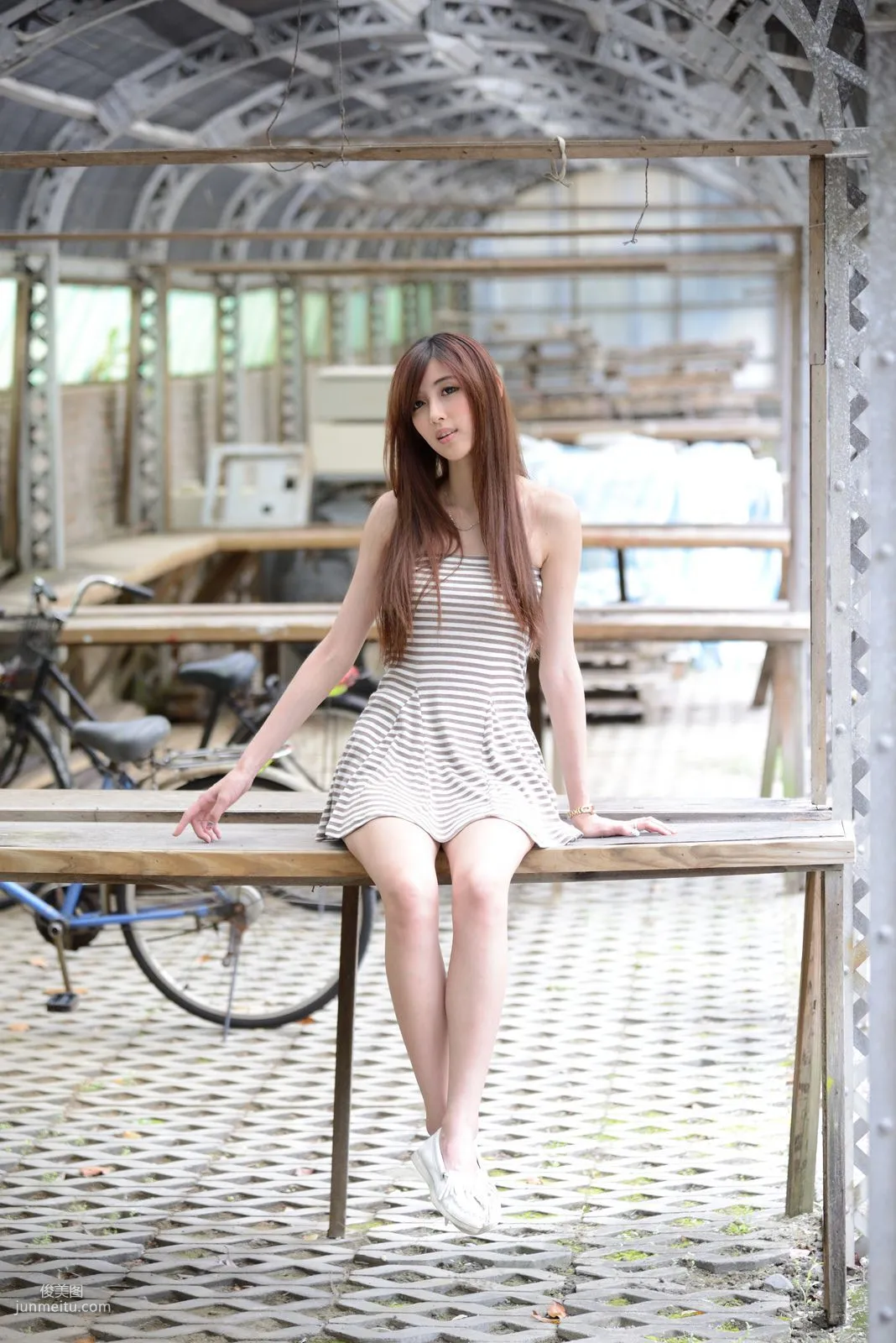 Liao Tingling, Kila Jingjing, Super Short Mini Skirt Series Outdoor Photo Set photo 46