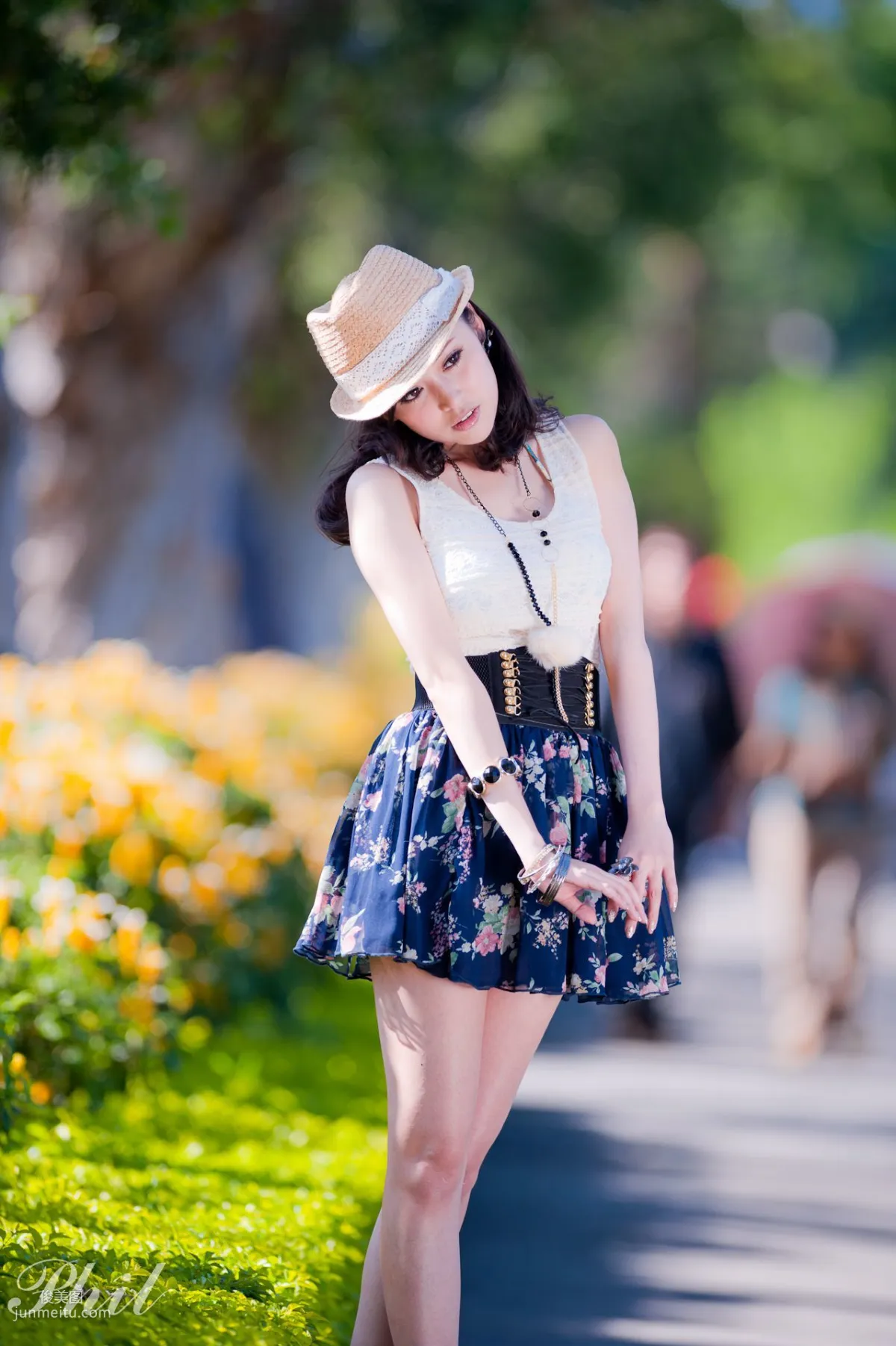 Beautyleg Leg Model Avy Dress Park Outdoor Shoot Photo Set photo 10