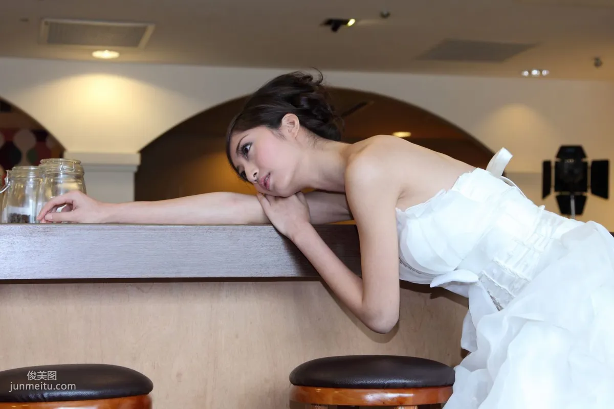 Taiwan Elegant Beauty Emily, Beautiful White Wedding Dress Photo Set photo 17