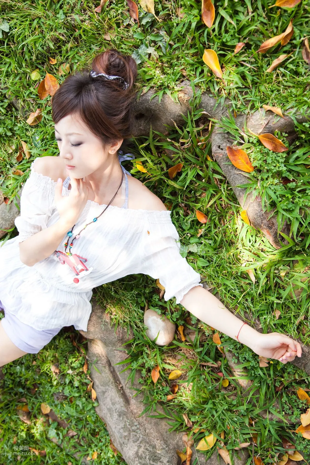 Taiwan Beauty Guo Zi MM Yangmingshan US Military Dormitory Outdoor Shoot Part 2 Photo Set photo 19