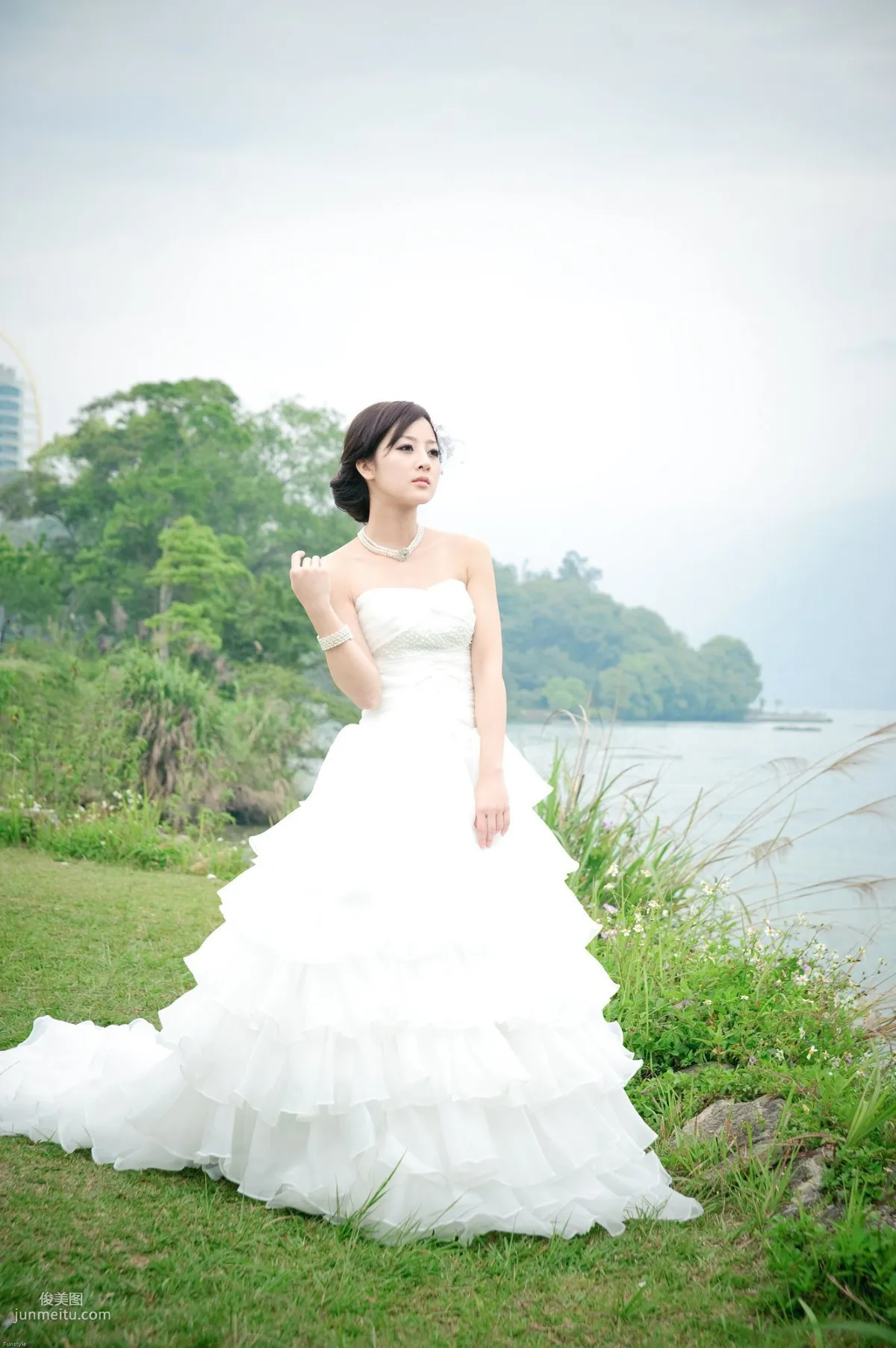 Zhang Kaijie / Zhang Yunfei "Sun Moon Lake + Paper Church (Wedding Dress)" Photo Set photo 25