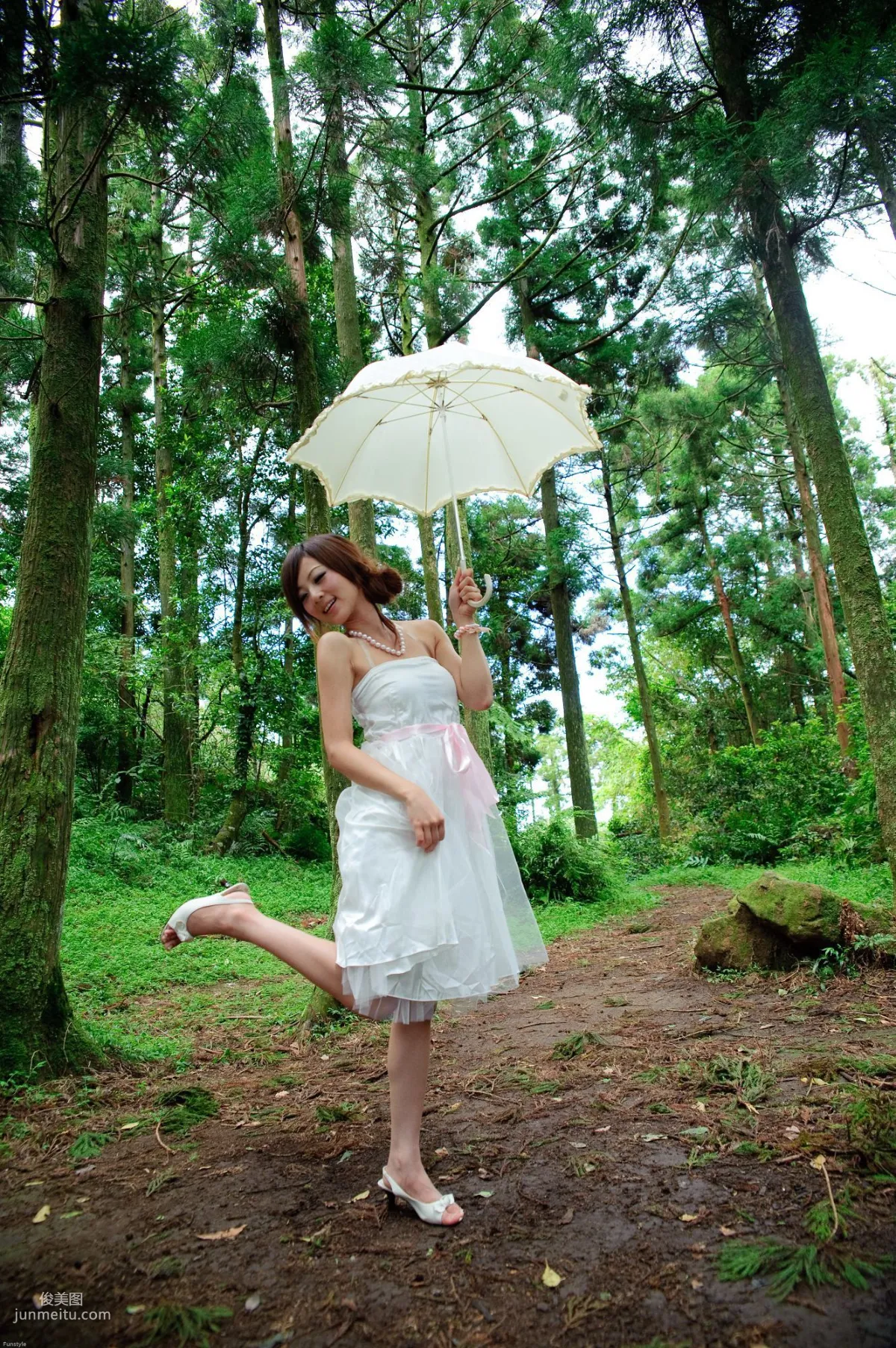 Guo Zi MM/Mikako White Waltz + Black Obsession Outdoor Photo Set photo 30
