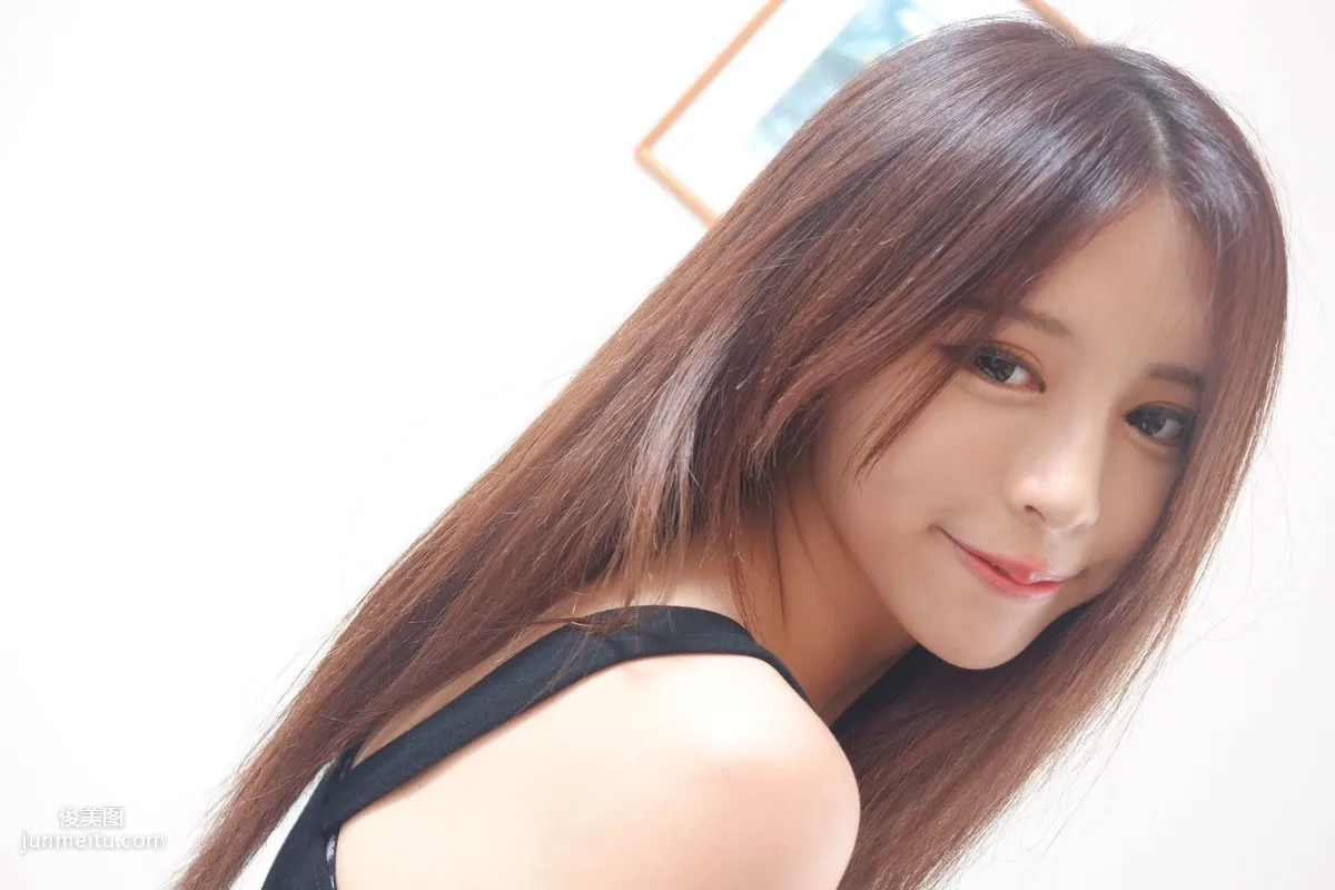 Internet Celebrity and Young Model Zhang Qijun JULIE Sweet Straps Goddess Photo Set photo 15