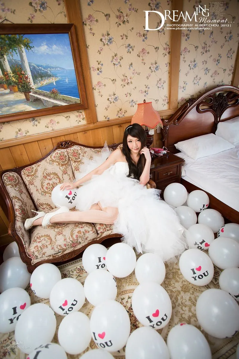 Taiwan Internet Celebrity Winnie Xiaoxue Qingjing Autumn Dream Moment Wedding Dress Chapter Photo Set photo 120