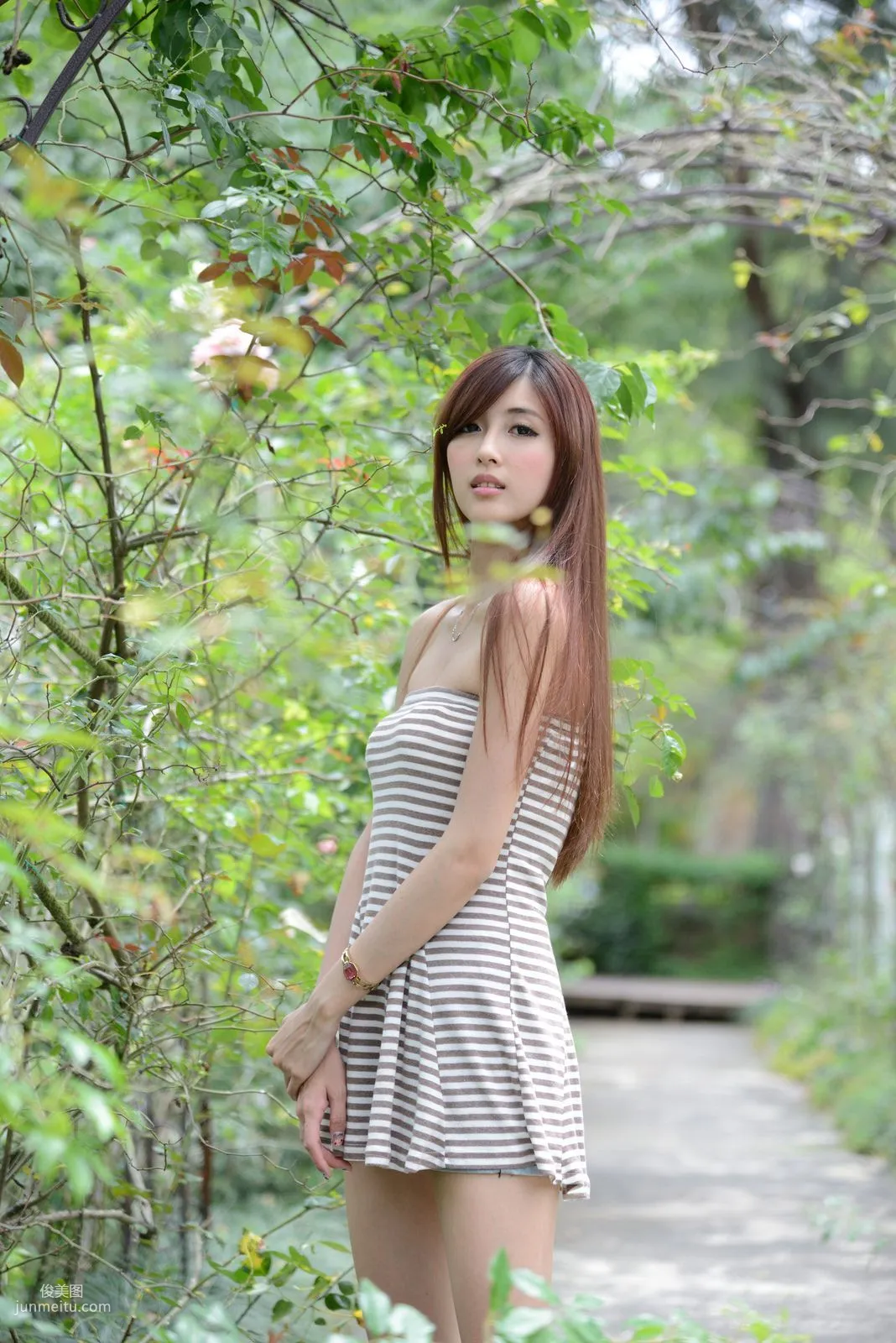 Liao Tingling, Kila Jingjing, Super Short Mini Skirt Series Outdoor Photo Set photo 54
