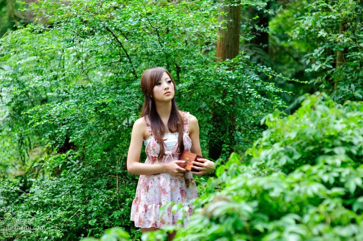 Guo Zi MM/Mikako White Waltz + Black Obsession Outdoor Photo Set photo 9