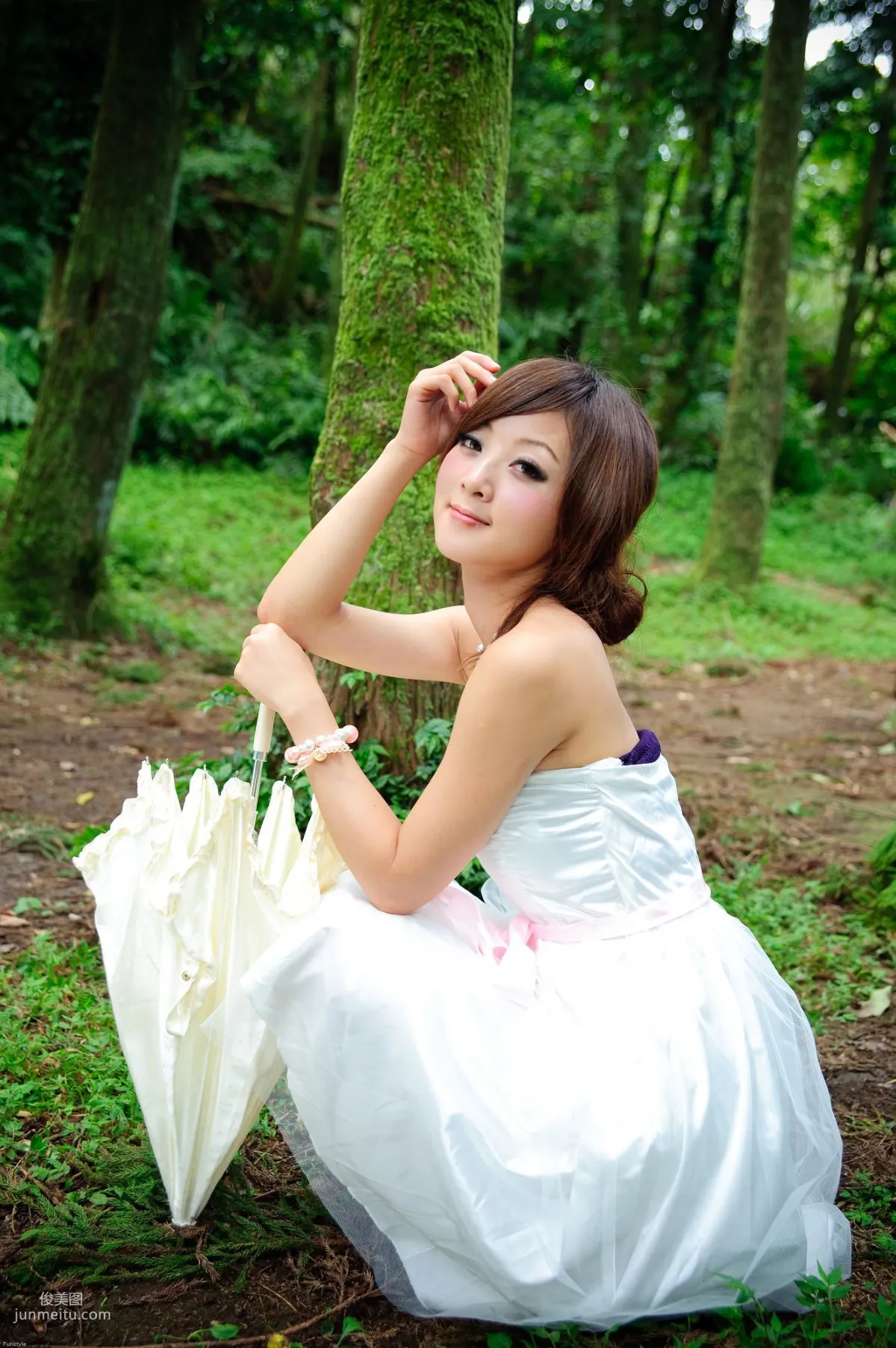Guo Zi MM/Mikako White Waltz + Black Obsession Outdoor Photo Set photo 55