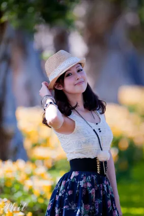 Beautyleg腿模Avy《連衣裙公園外拍》寫真集