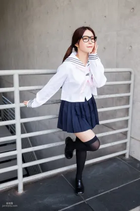 台灣美女張齊郡JULIE《長筒襪校服少女》寫真集