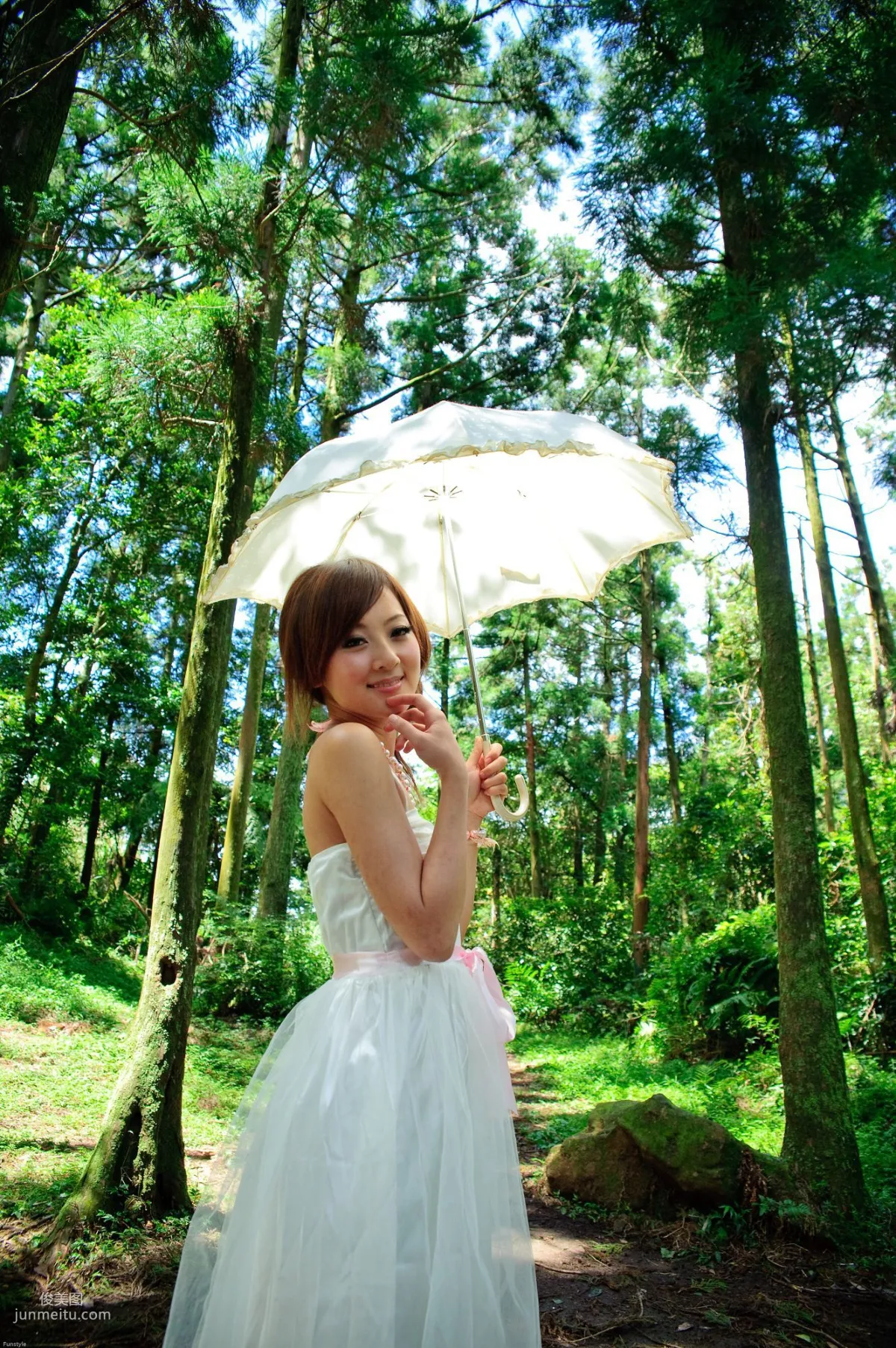 Guo Zi MM/Mikako White Waltz + Black Obsession Outdoor Photo Set photo 31