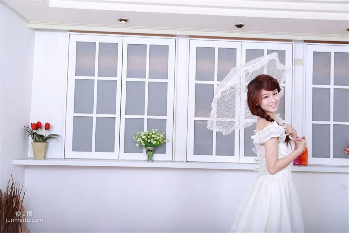 Taiwan Pure Girl Bai Bai / Li Yixuan, Electrical Engineering Girl Wedding Dress Studio Shoot Photo Set photo 14