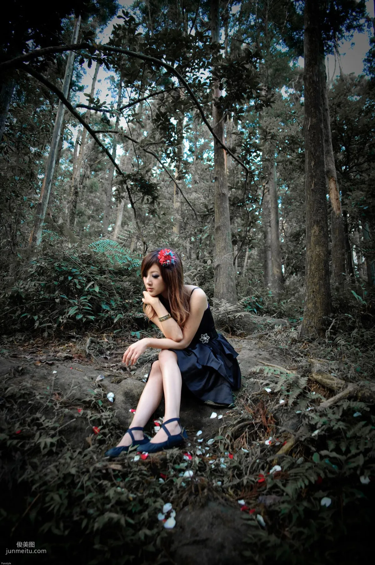 Guo Zi MM/Mikako White Waltz + Black Obsession Outdoor Photo Set photo 103