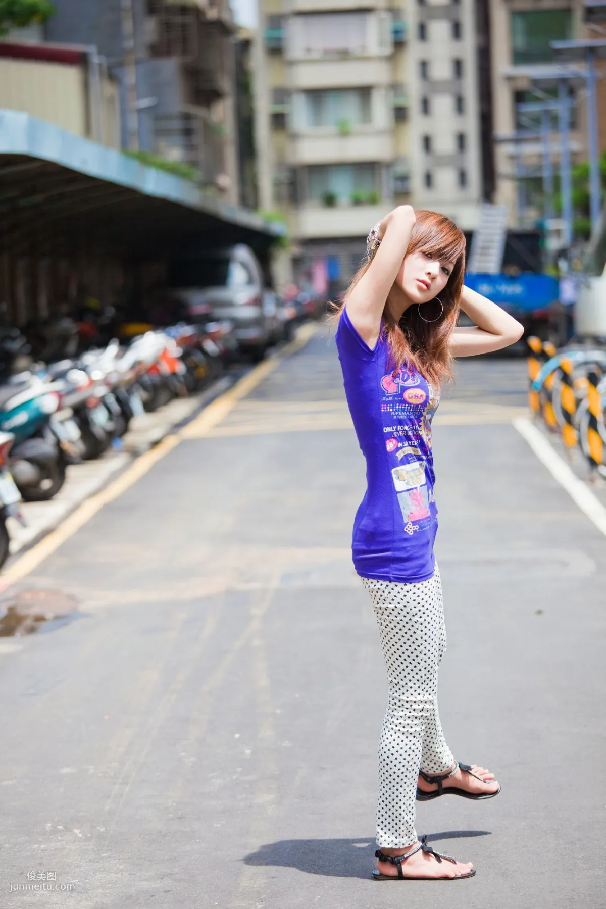 Zhang Yunfei/Mikako Gongguan Shopping District Outdoor Shoot Photo Set photo 16