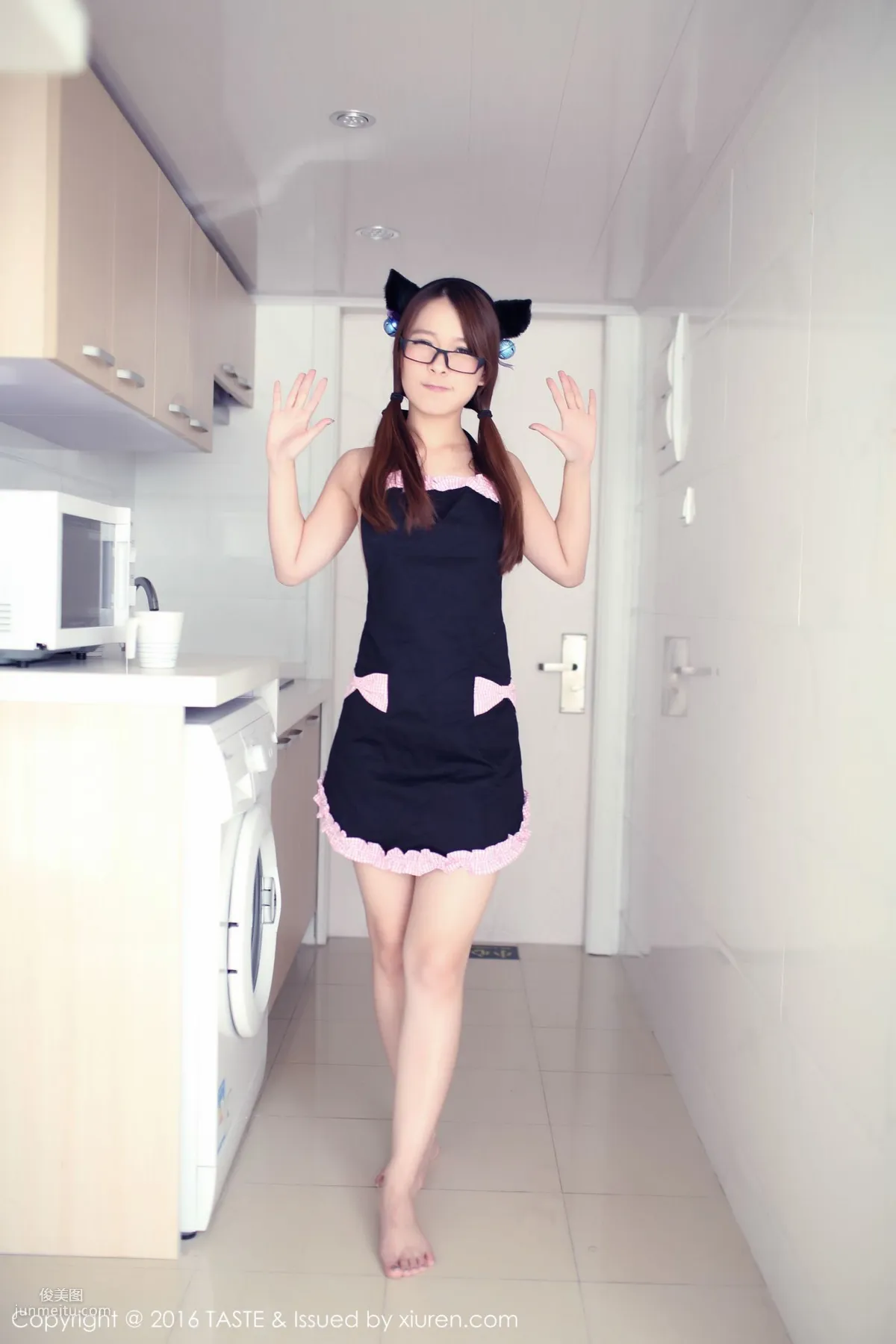 Carol Jiang, Cat-Ear Girl Kitchen Show + School Swimsuit Series [Wanwei Life] Vol.005 Photo Set photo 22