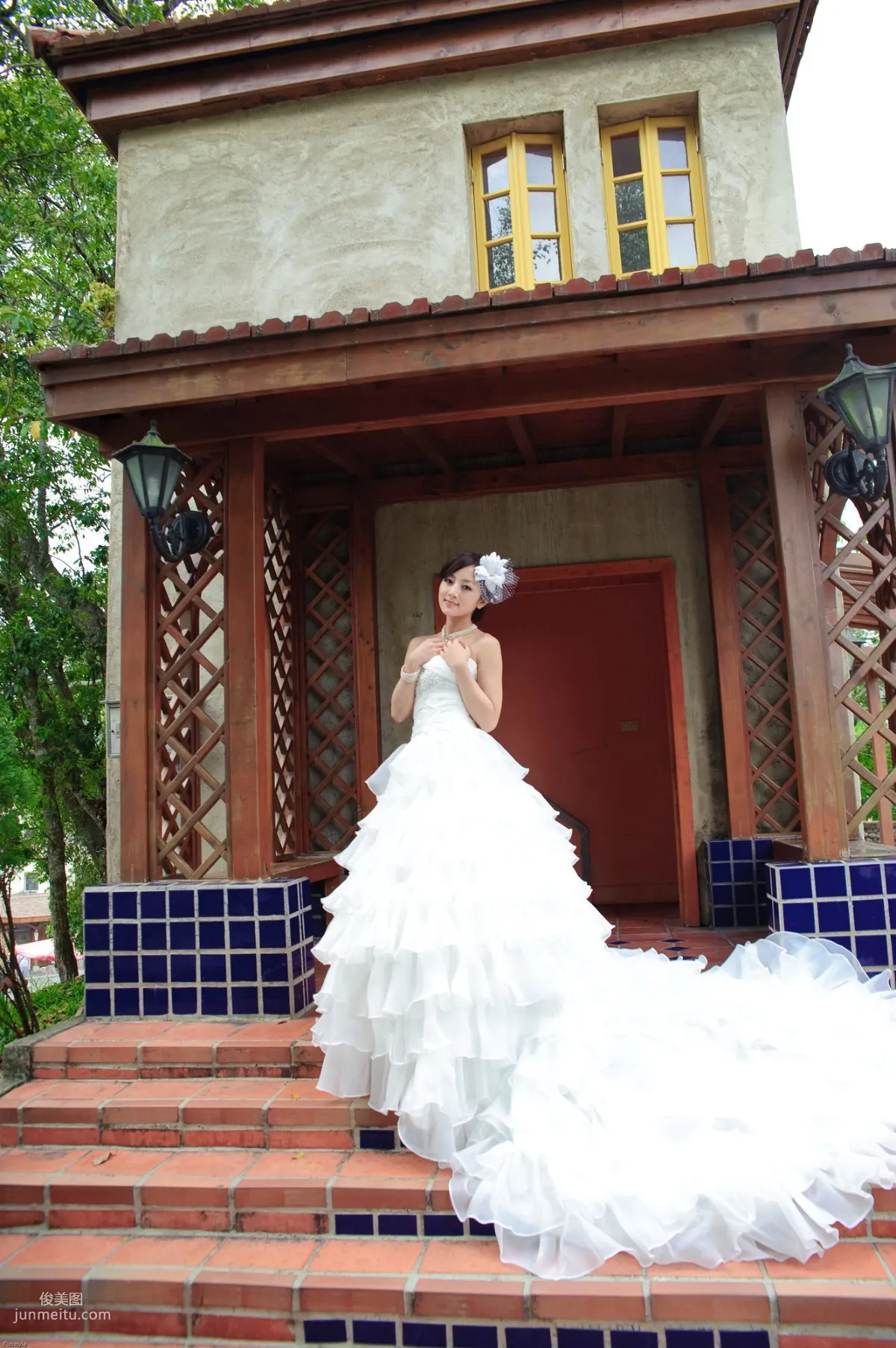 Zhang Kaijie / Zhang Yunfei "Sun Moon Lake + Paper Church (Wedding Dress)" Photo Set photo 10
