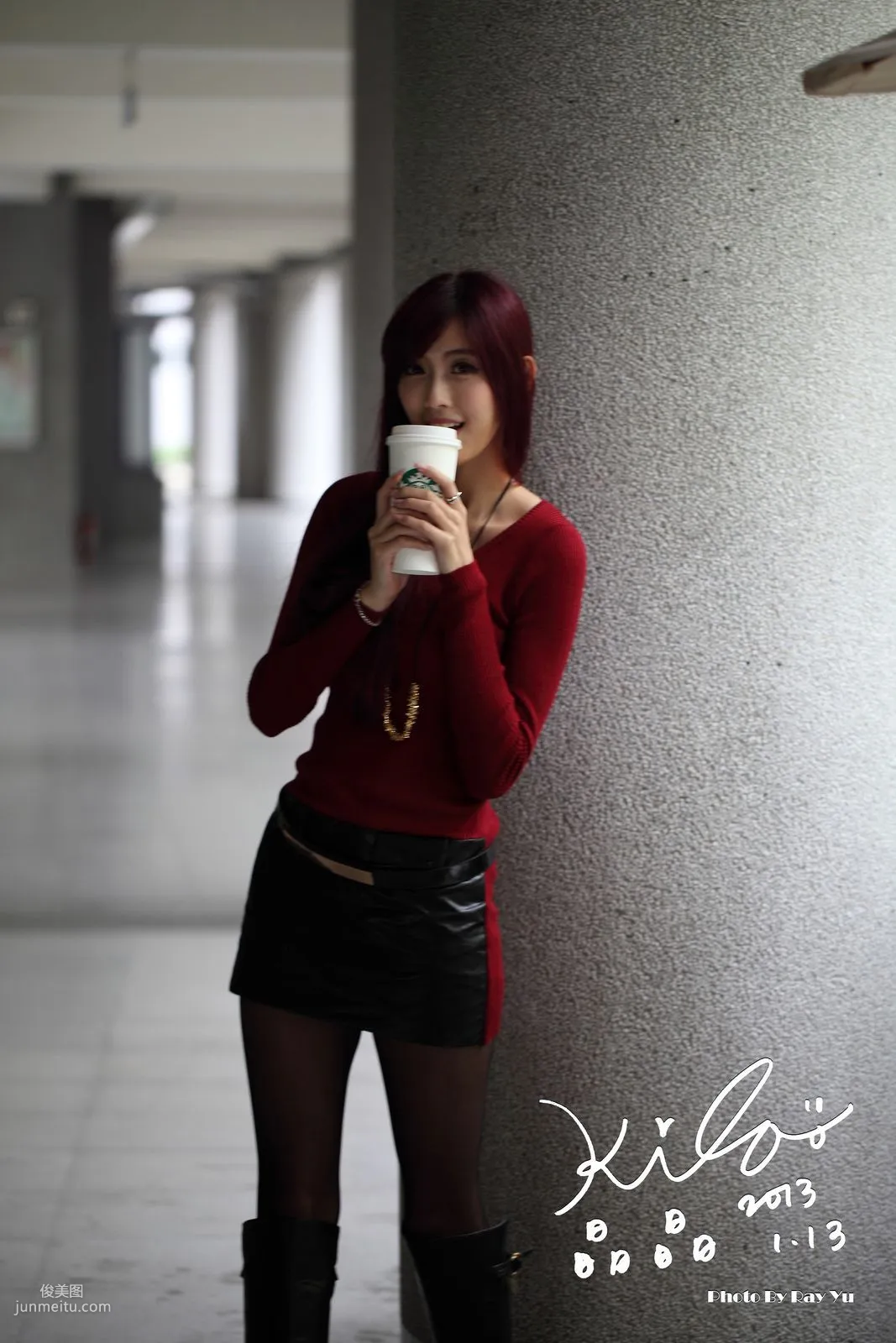 Jin Yunqiao/Kila Jingjing, Black Stockings Suit Skirt Street Snap Photo Set photo 13