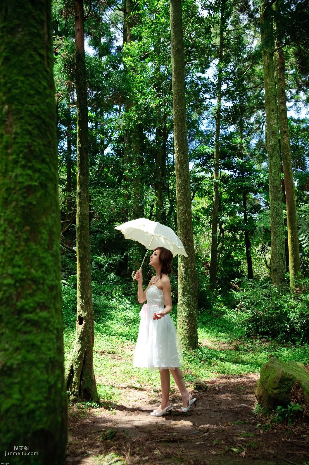 Guo Zi MM/Mikako White Waltz + Black Obsession Outdoor Photo Set photo 33