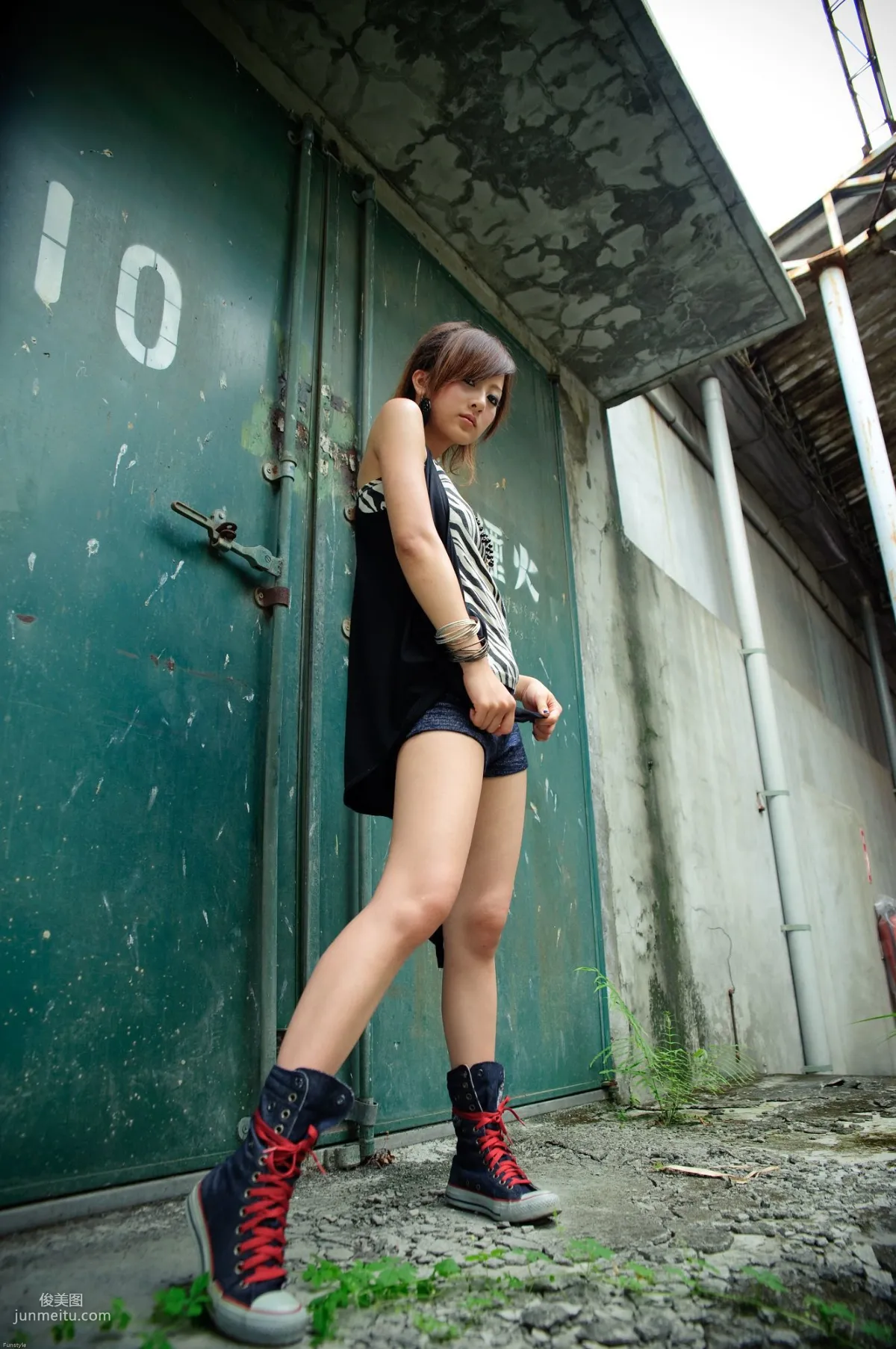 Mikako/Zhang Yunfei Bridgehead Sugar Factory Outdoor Shoot Photo Set photo 35