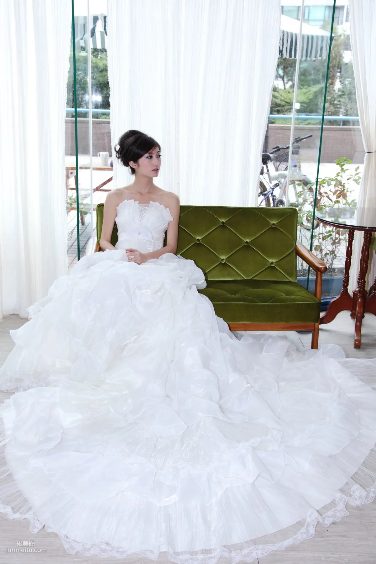 Taiwan Elegant Beauty Emily, Beautiful White Wedding Dress Photo Set photo 39