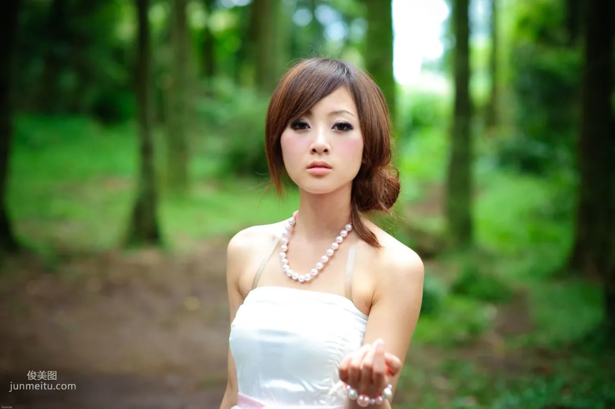 Guo Zi MM/Mikako White Waltz + Black Obsession Outdoor Photo Set photo 46