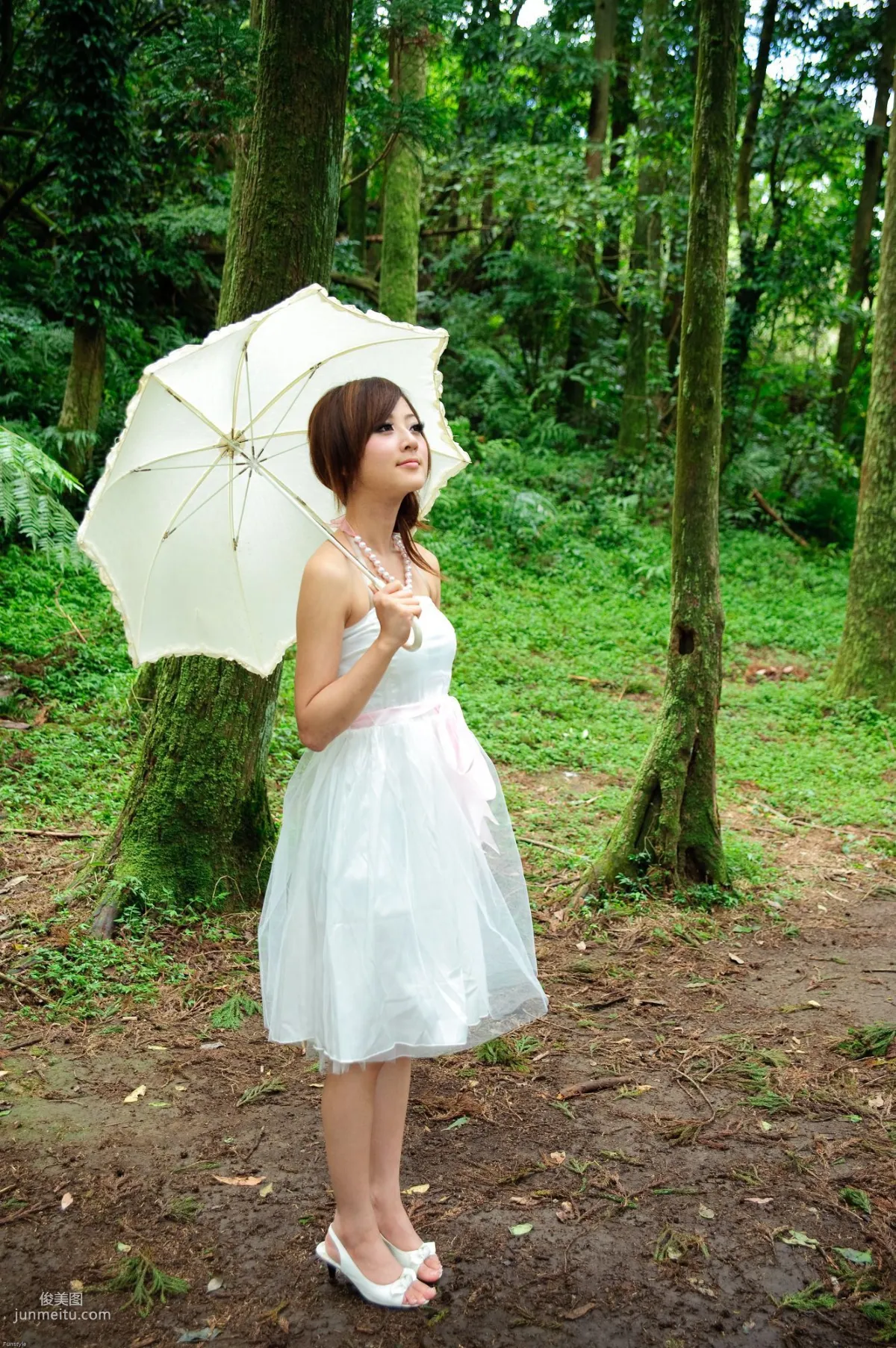 Guo Zi MM/Mikako White Waltz + Black Obsession Outdoor Photo Set photo 24