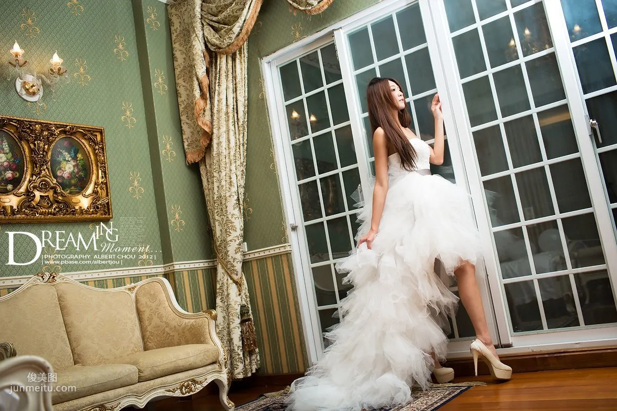 Taiwan Internet Celebrity Winnie Xiaoxue Qingjing Autumn Dream Moment Wedding Dress Chapter Photo Set photo 31