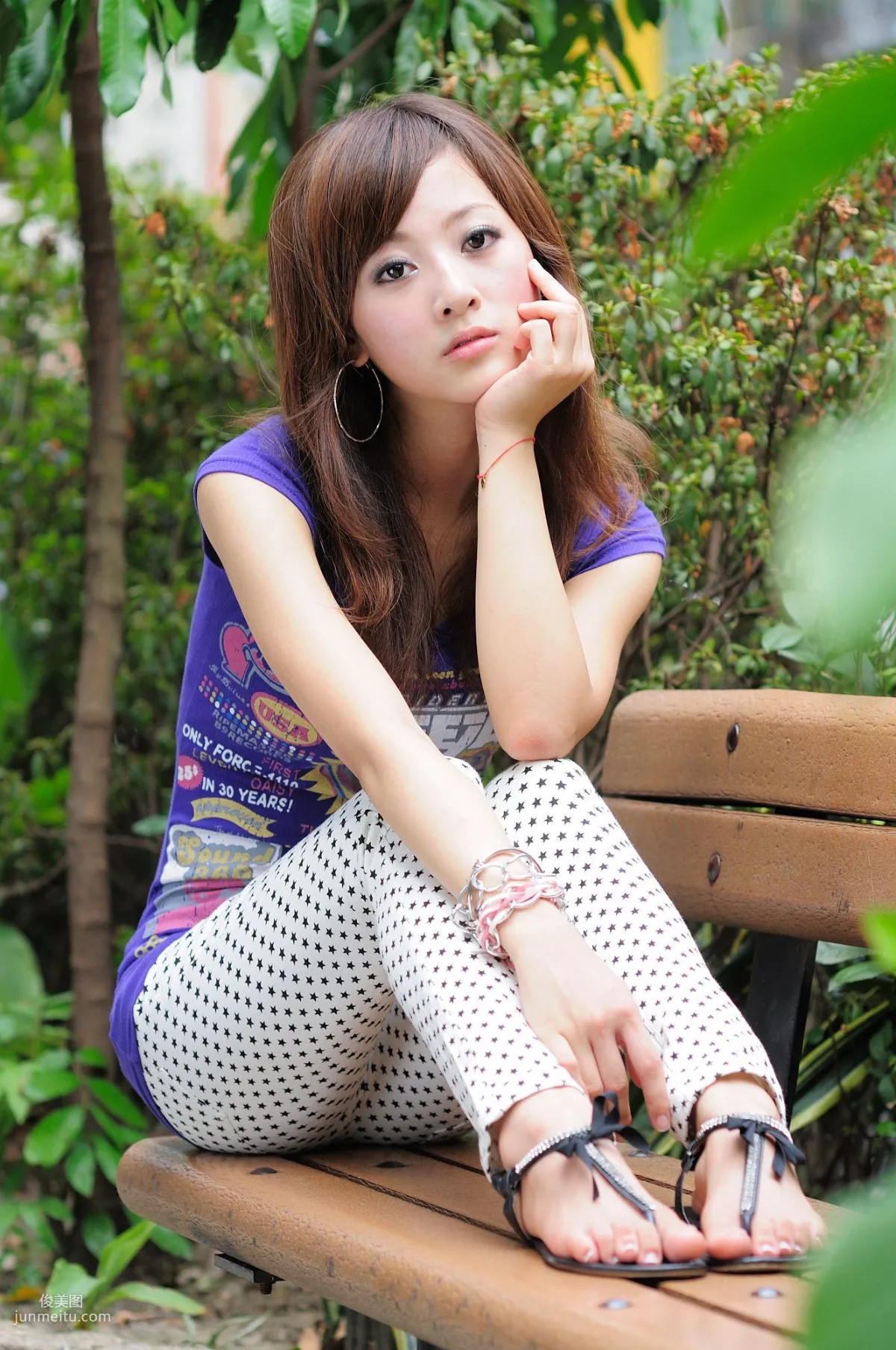 Zhang Yunfei/Mikako Gongguan Shopping District Outdoor Shoot Photo Set photo 29