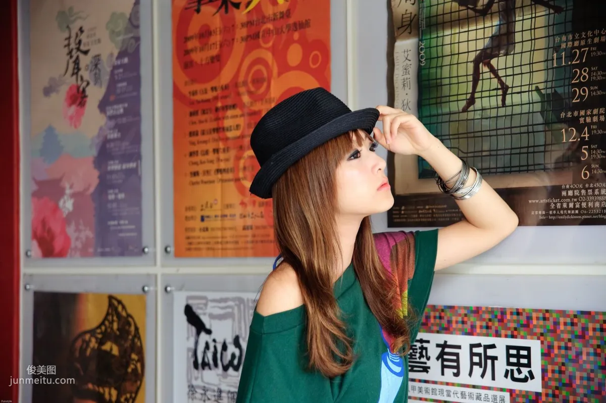 Mikako and Minako, NTU Outdoor Shoot Part 1 Photo Set photo 2