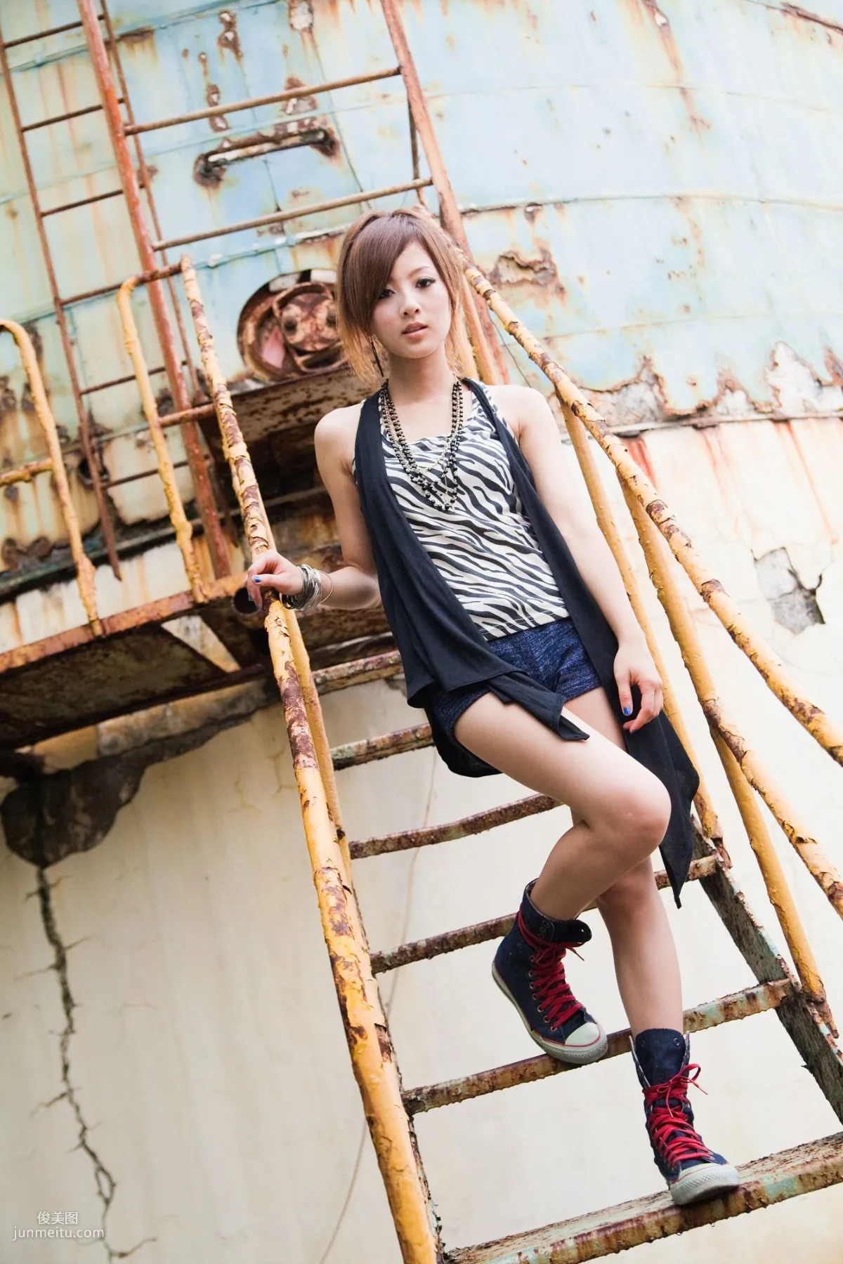 Mikako/Zhang Yunfei Bridgehead Sugar Factory Outdoor Shoot Photo Set photo 38