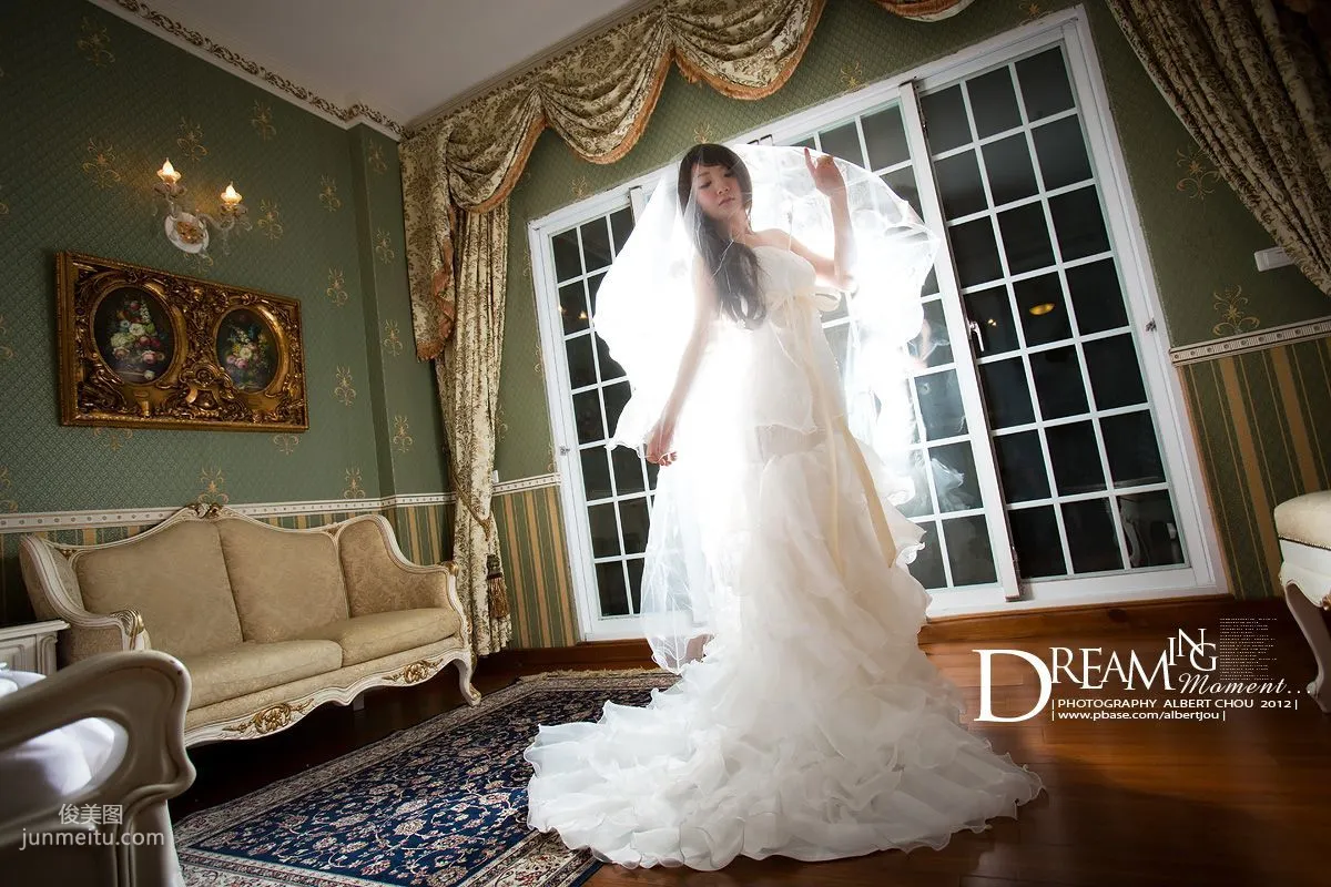 Taiwan Internet Celebrity Winnie Xiaoxue Qingjing Autumn Dream Moment Wedding Dress Chapter Photo Set photo 13