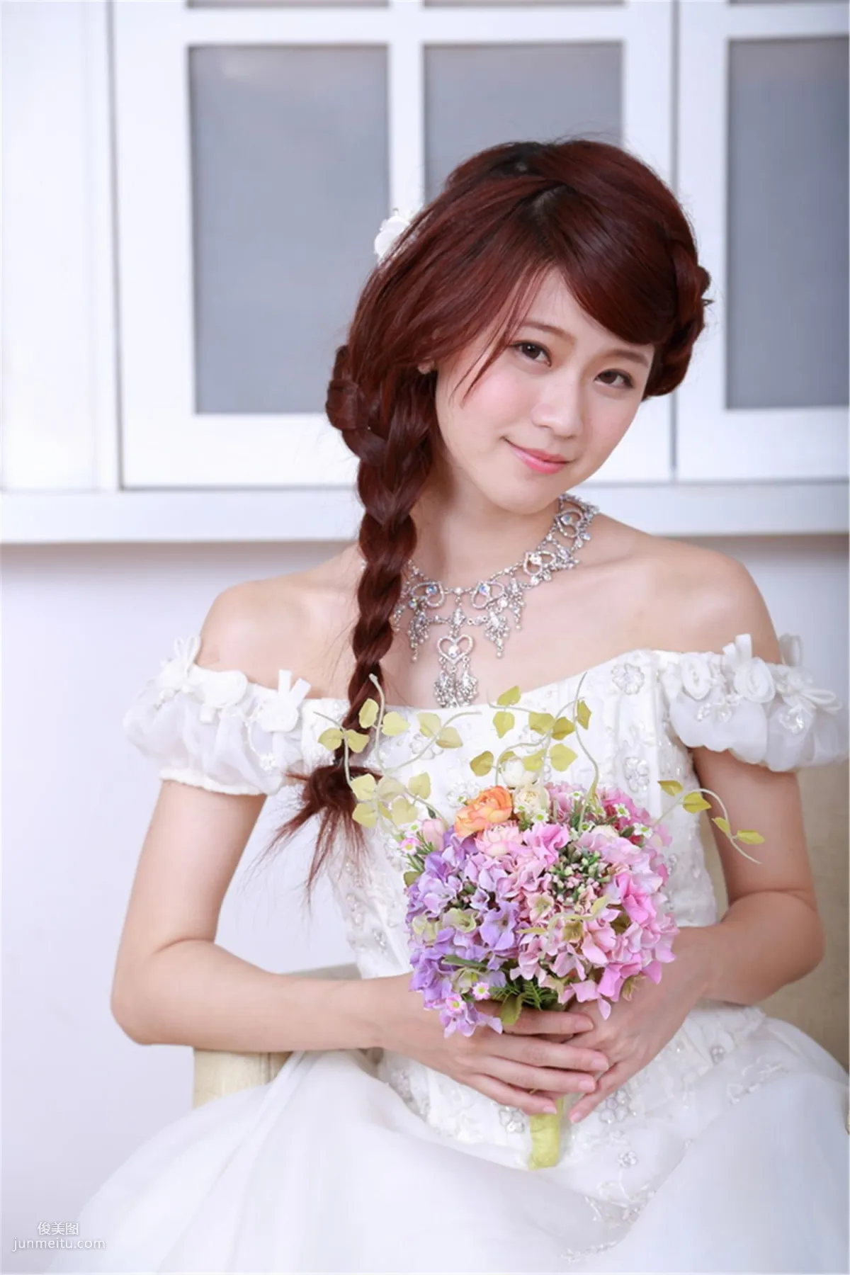 Taiwan Pure Girl Bai Bai / Li Yixuan, Electrical Engineering Girl Wedding Dress Studio Shoot Photo Set photo 9