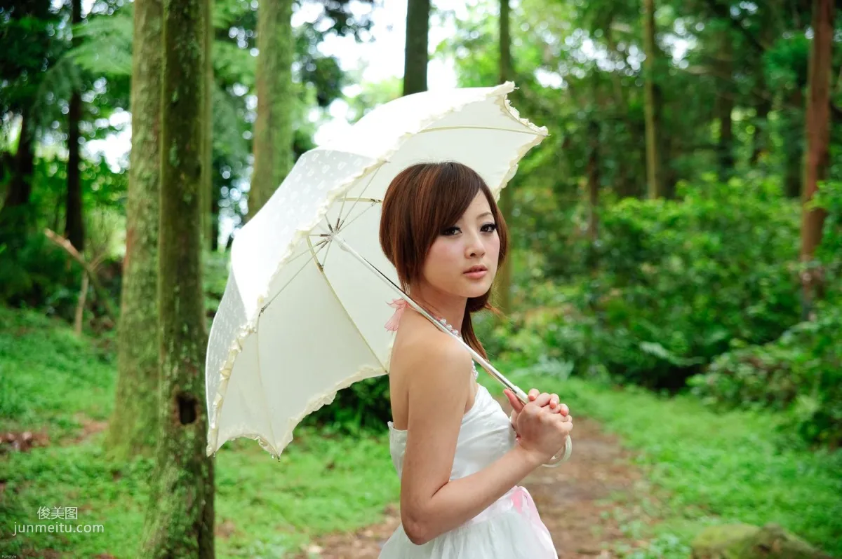 Guo Zi MM/Mikako White Waltz + Black Obsession Outdoor Photo Set photo 25