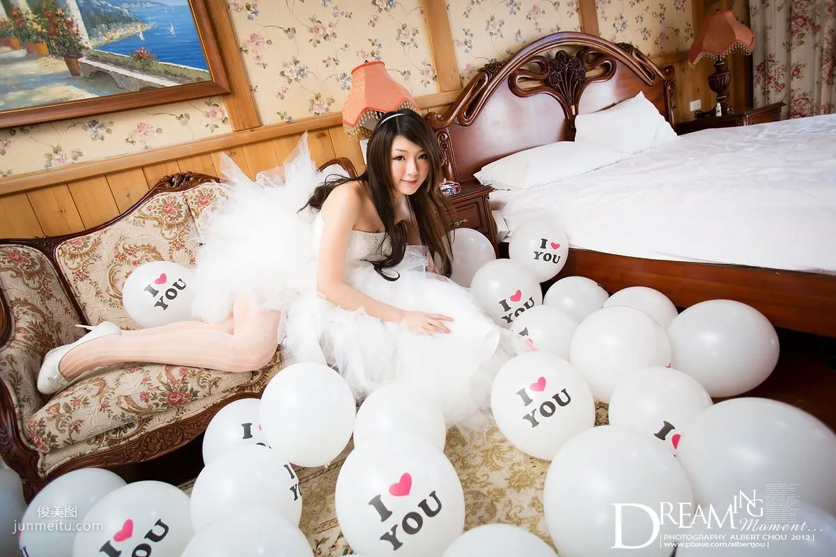 Taiwan Internet Celebrity Winnie Xiaoxue Qingjing Autumn Dream Moment Wedding Dress Chapter Photo Set photo 119