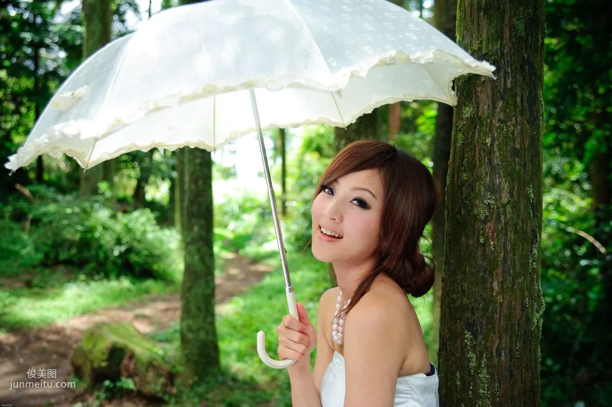 Guo Zi MM/Mikako White Waltz + Black Obsession Outdoor Photo Set photo 61