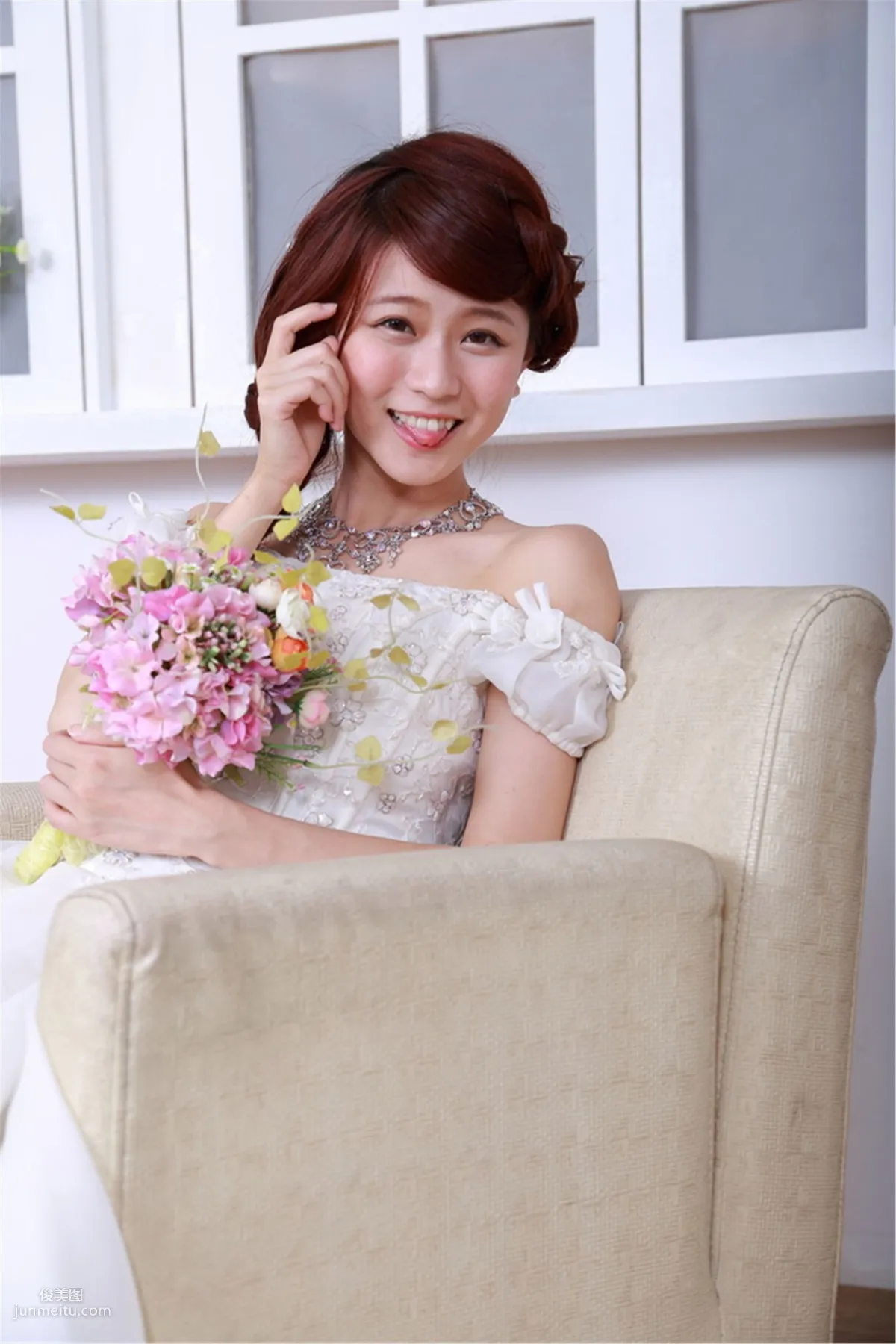 Taiwan Pure Girl Bai Bai / Li Yixuan, Electrical Engineering Girl Wedding Dress Studio Shoot Photo Set photo 11