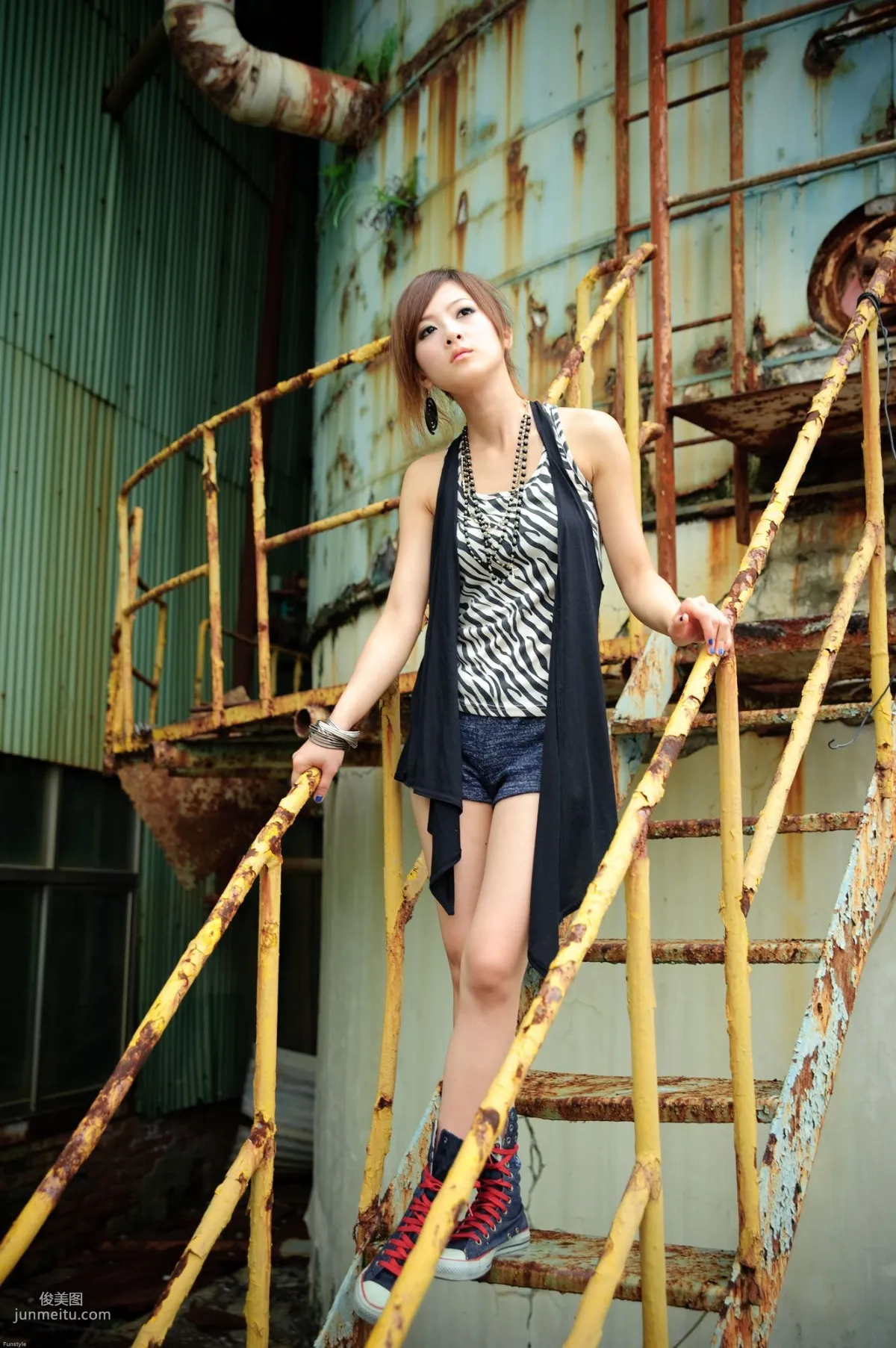 Mikako/Zhang Yunfei Bridgehead Sugar Factory Outdoor Shoot Photo Set photo 6