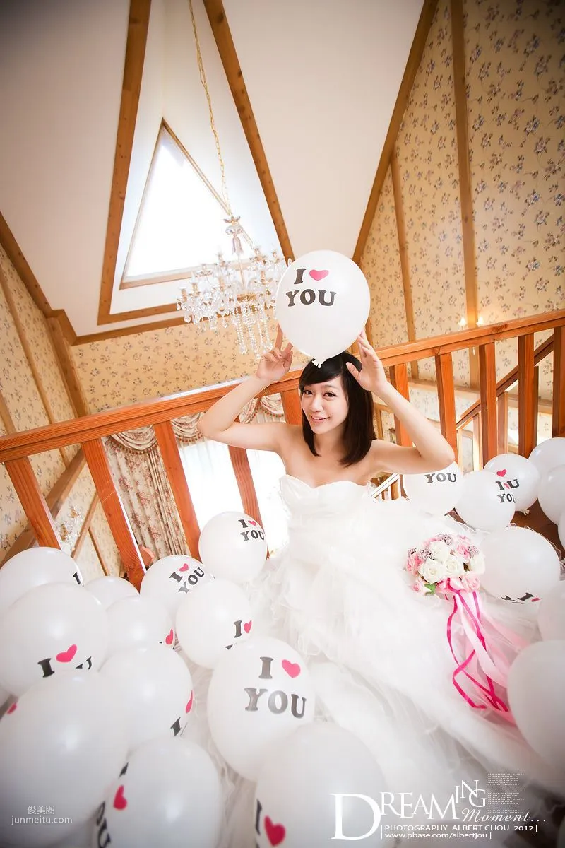 Taiwan Internet Celebrity Winnie Xiaoxue Qingjing Autumn Dream Moment Wedding Dress Chapter Photo Set photo 94