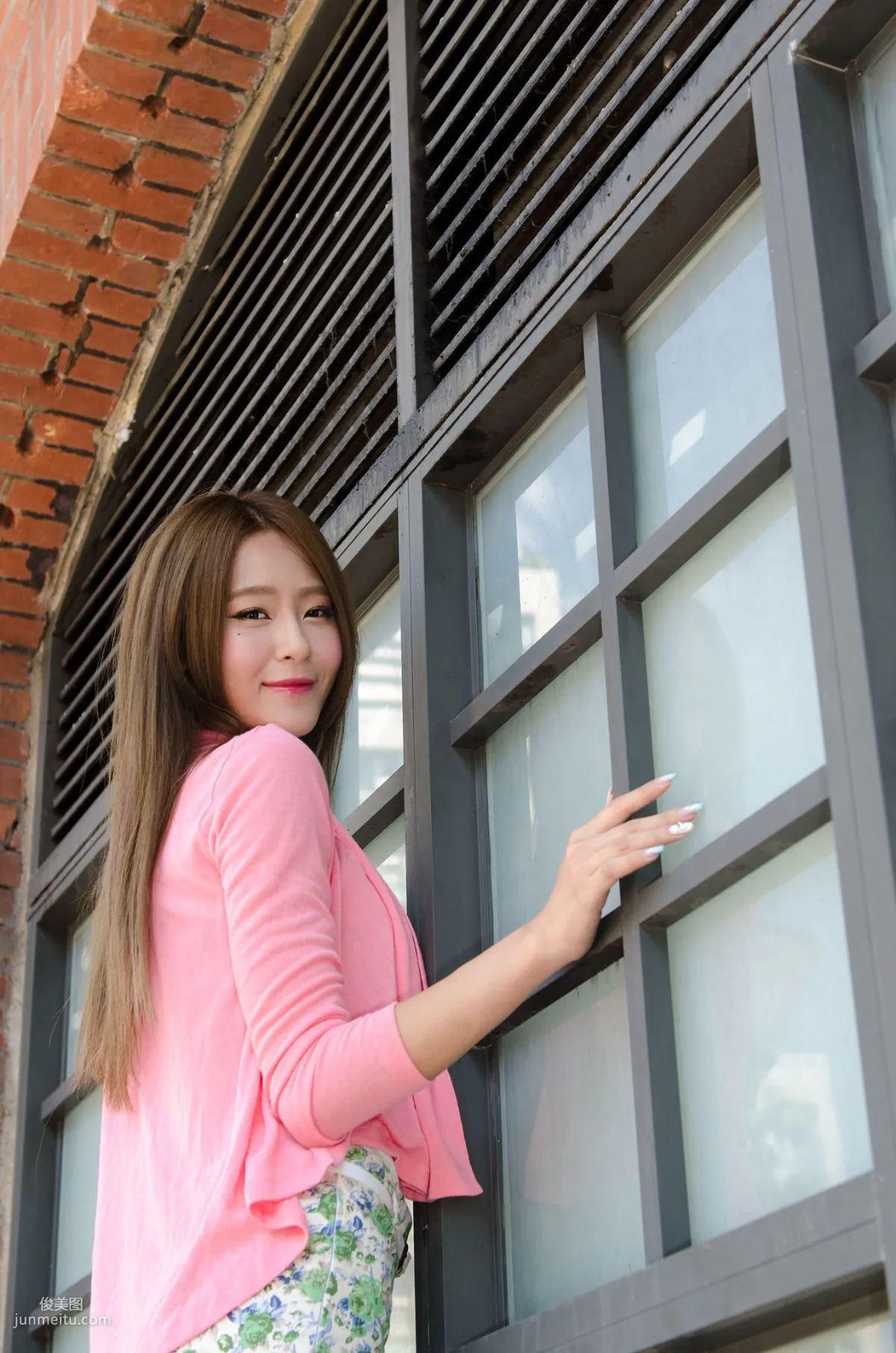 Winnie Xiaoxue / Zhuang Wenni, Urban Elf Outdoor Shoot Photo Set photo 68