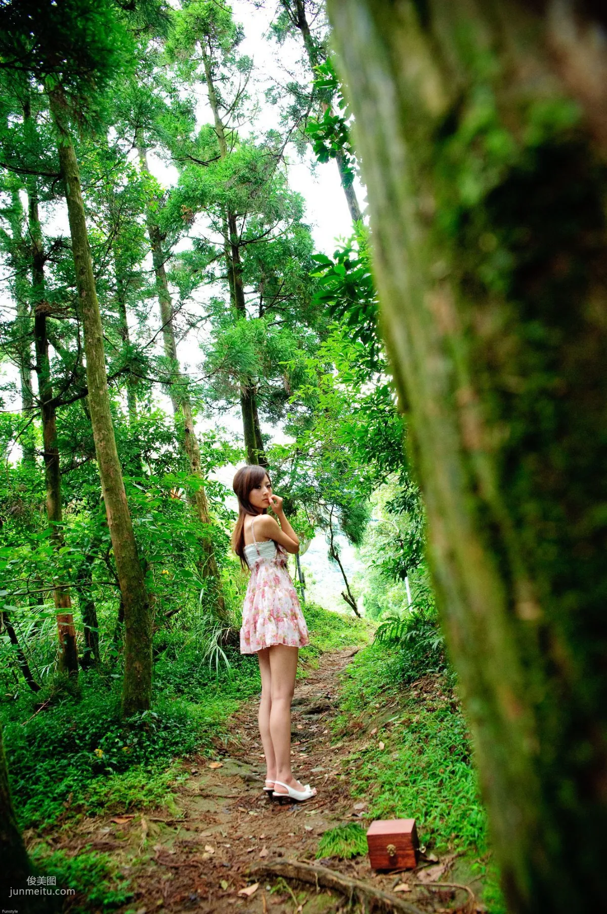 Guo Zi MM/Mikako White Waltz + Black Obsession Outdoor Photo Set photo 16