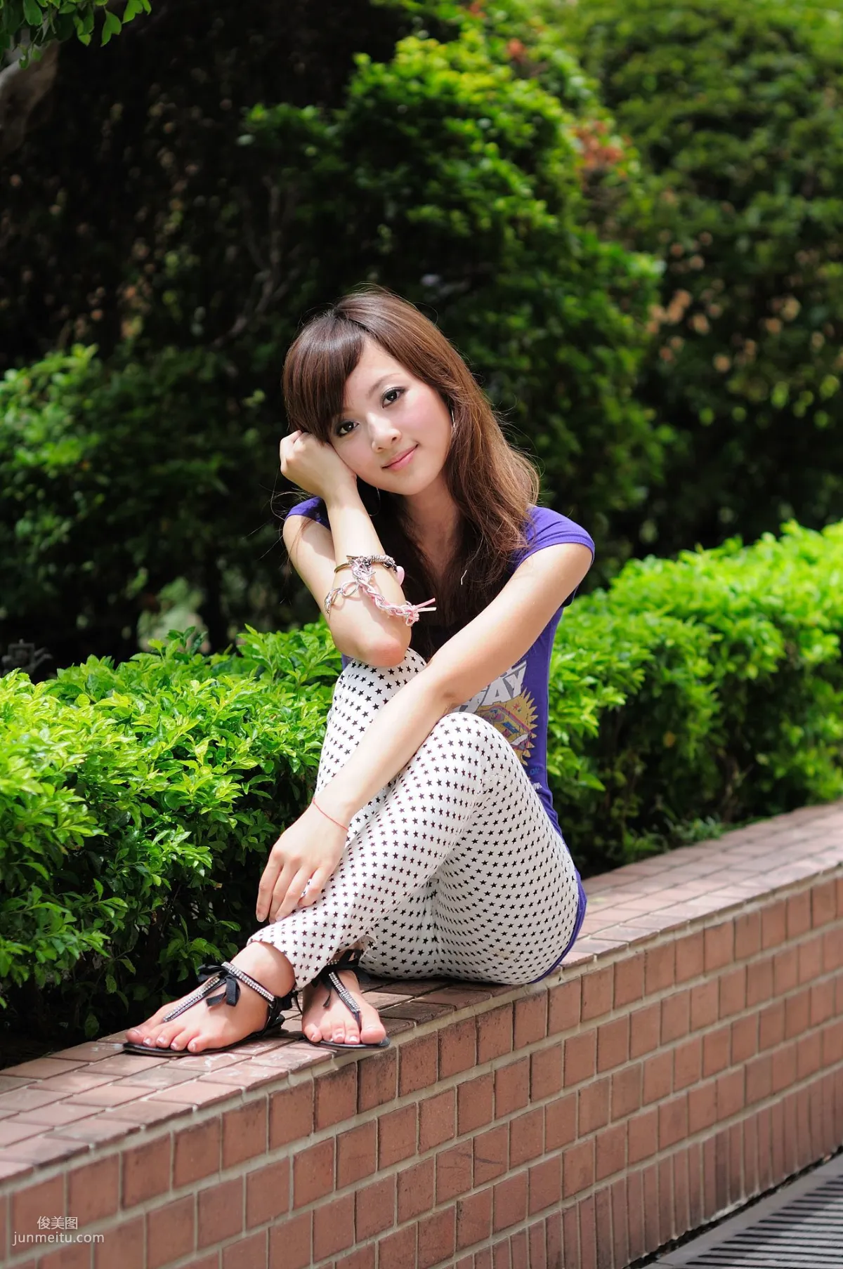 Zhang Yunfei/Mikako Gongguan Shopping District Outdoor Shoot Photo Set photo 56