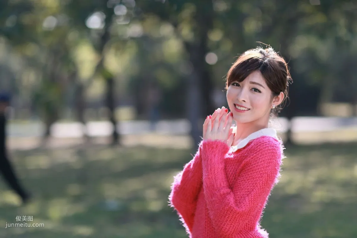 Ice Beauty Candy Liao, Early Summer Park Outdoor Shoot Photo Set photo 24