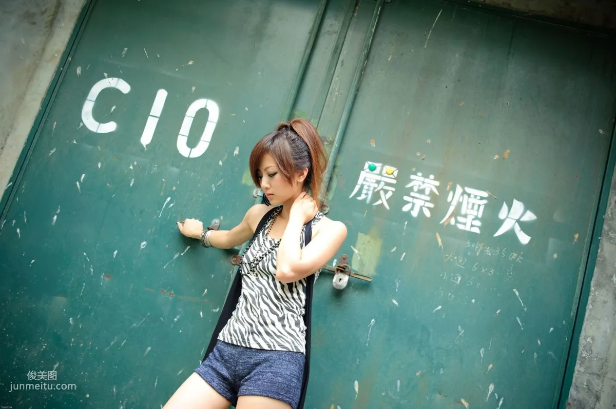 Mikako/Zhang Yunfei Bridgehead Sugar Factory Outdoor Shoot Photo Set photo 33
