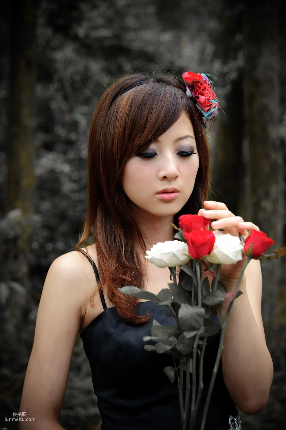 Guo Zi MM/Mikako White Waltz + Black Obsession Outdoor Photo Set photo 89