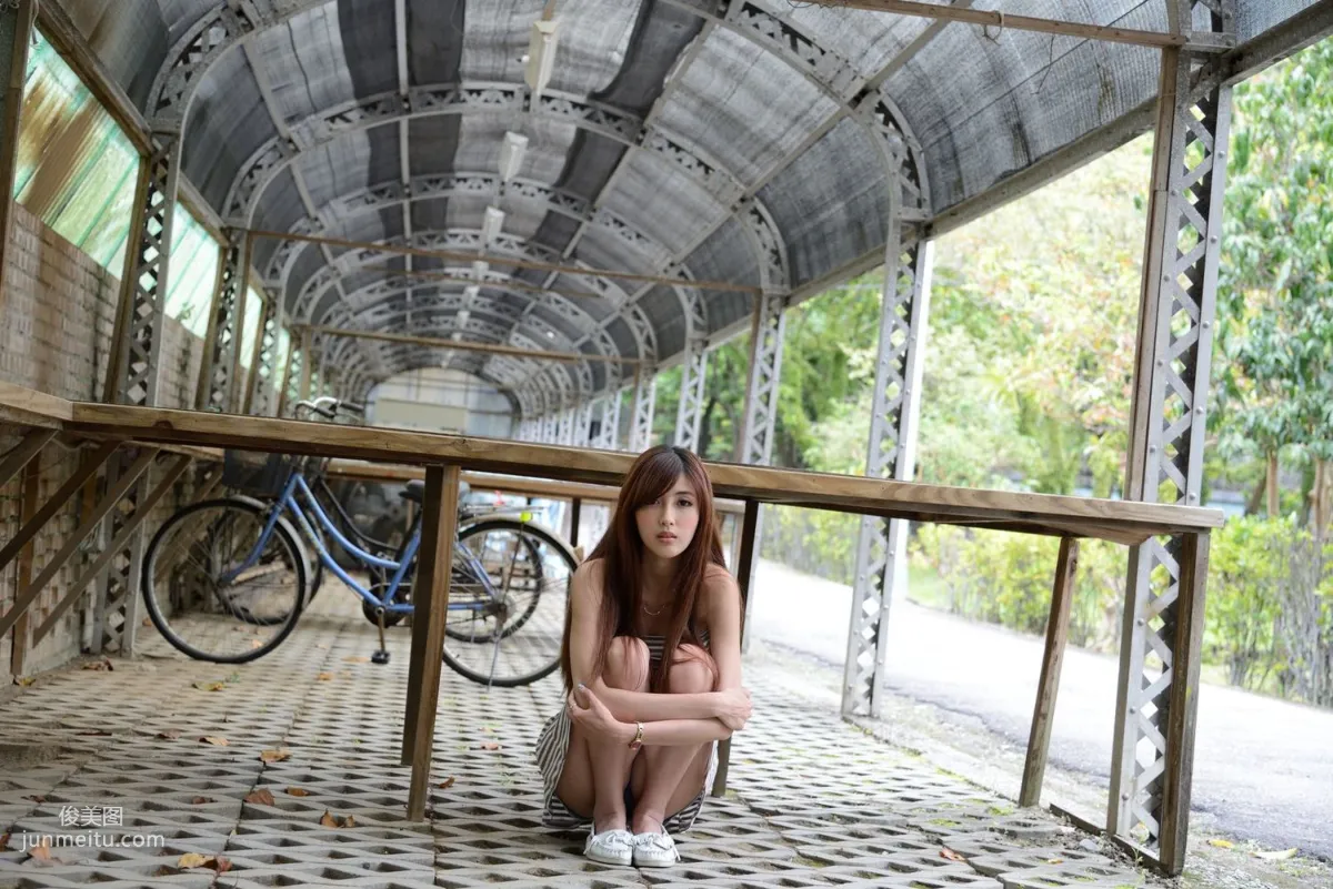 Liao Tingling, Kila Jingjing, Super Short Mini Skirt Series Outdoor Photo Set photo 43