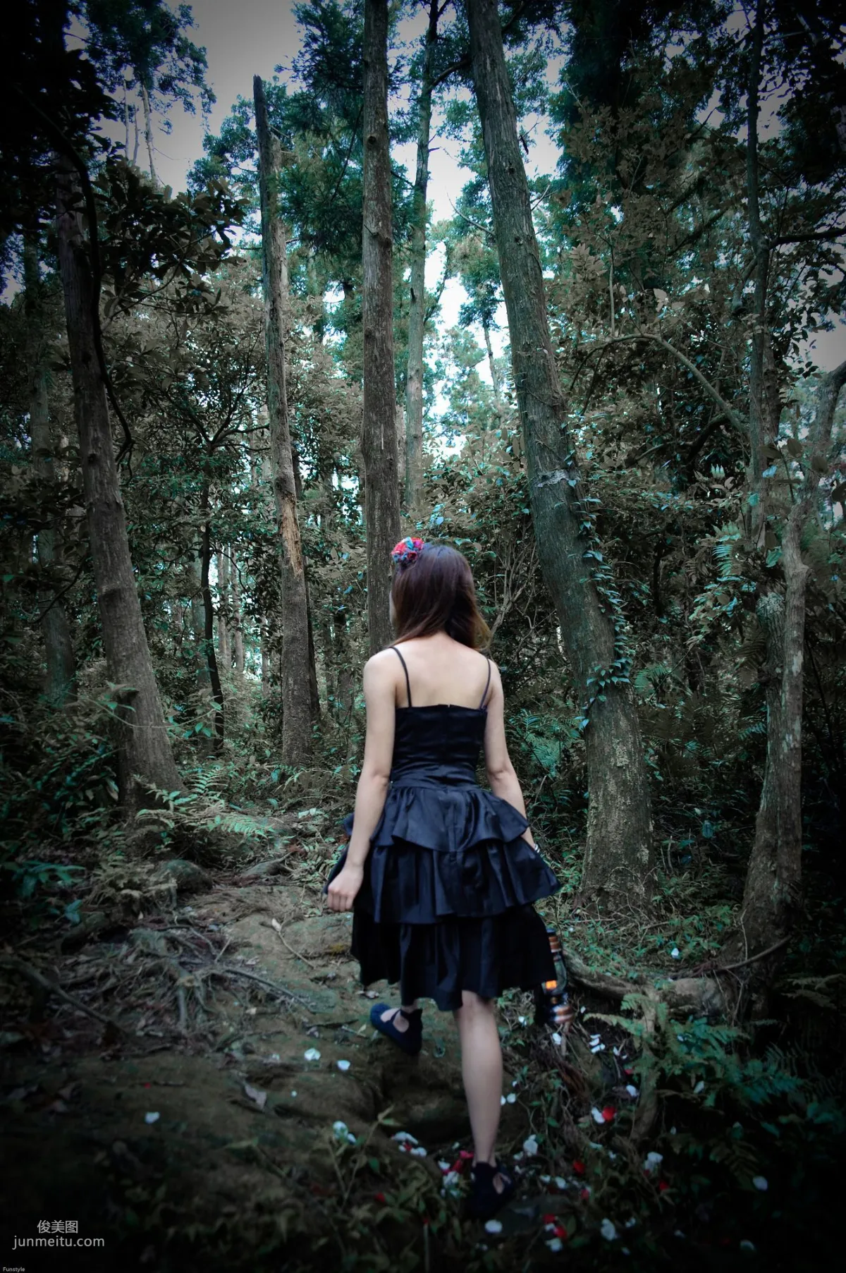 Guo Zi MM/Mikako White Waltz + Black Obsession Outdoor Photo Set photo 104